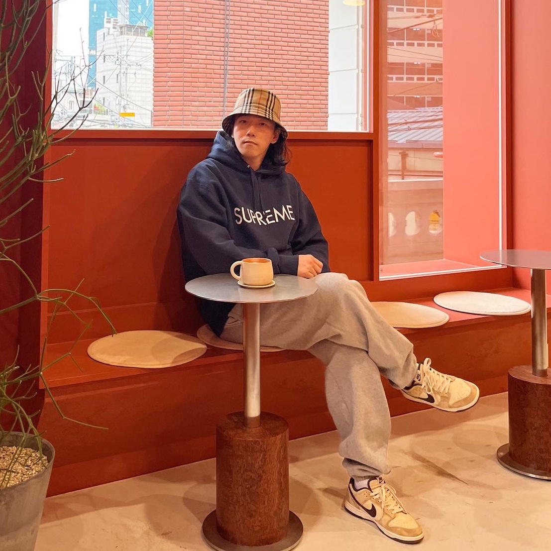 Burberry Vintage Check Technical Cotton Bucket Hat, Supreme Capital Hooded Sweatshirt Navy - 22FW 착용 스타일