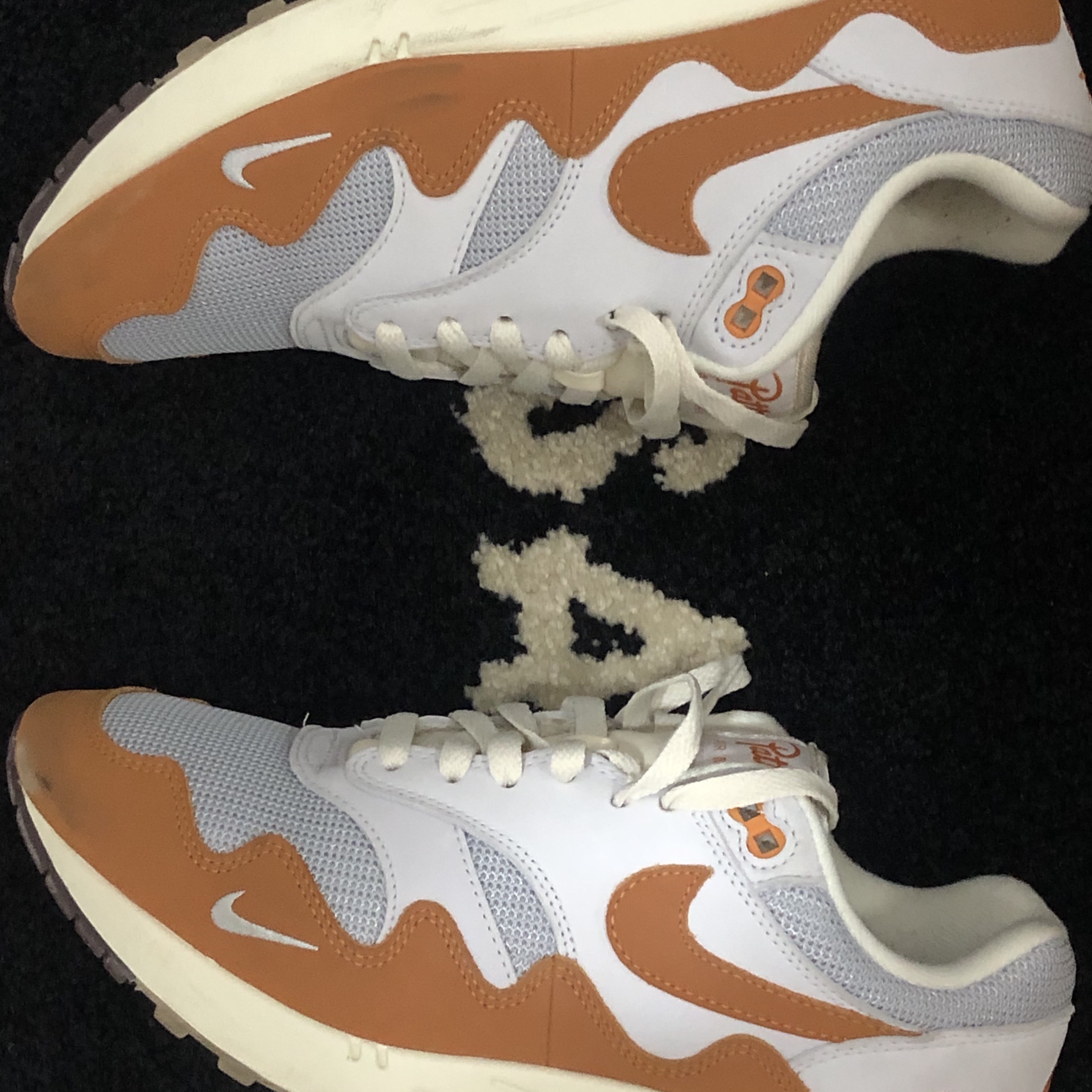 Nike x Patta Air Max 1 Monarch 착용 스타일