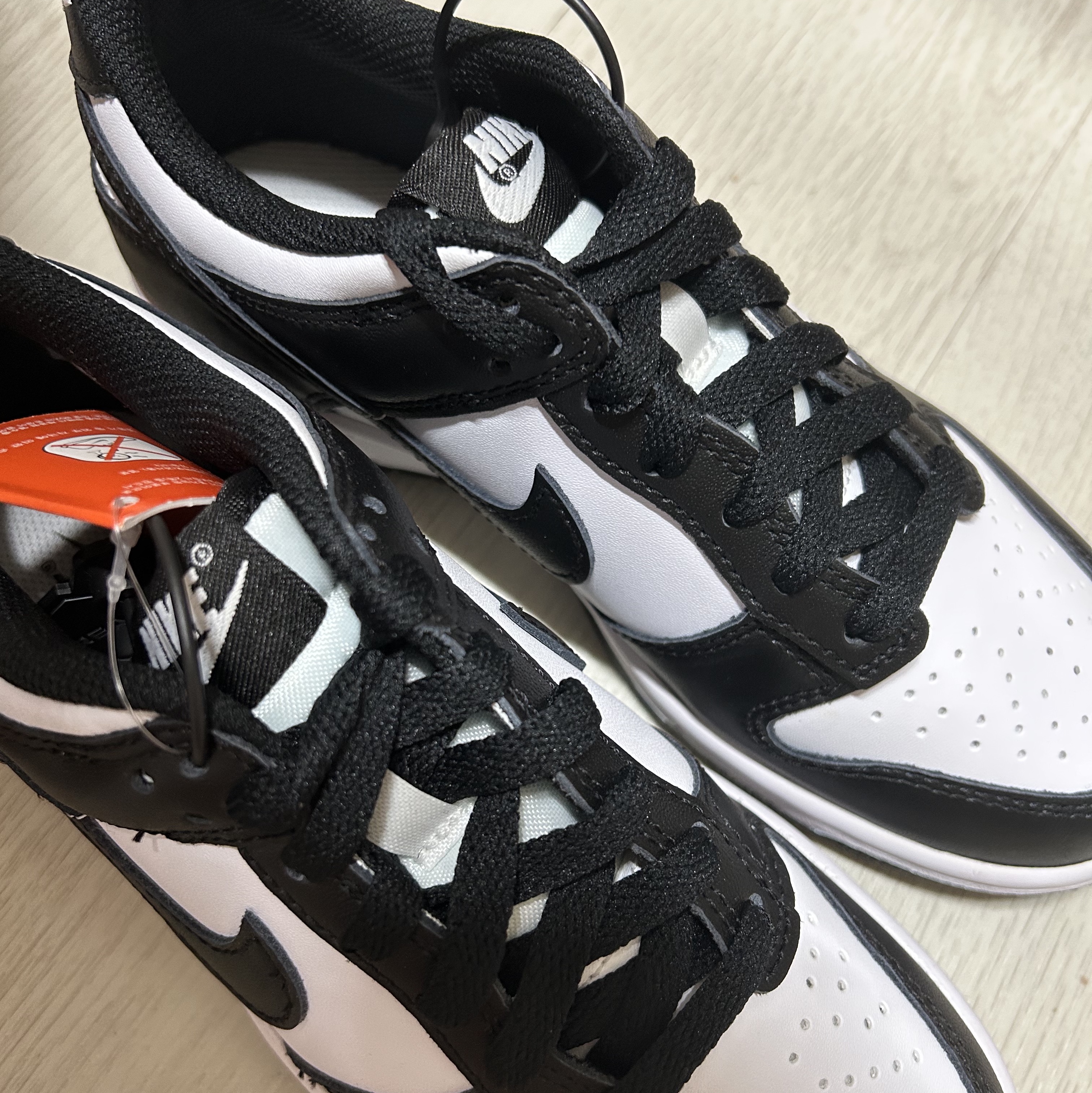 (GS) Nike Dunk Low Black 착용 스타일 - 1