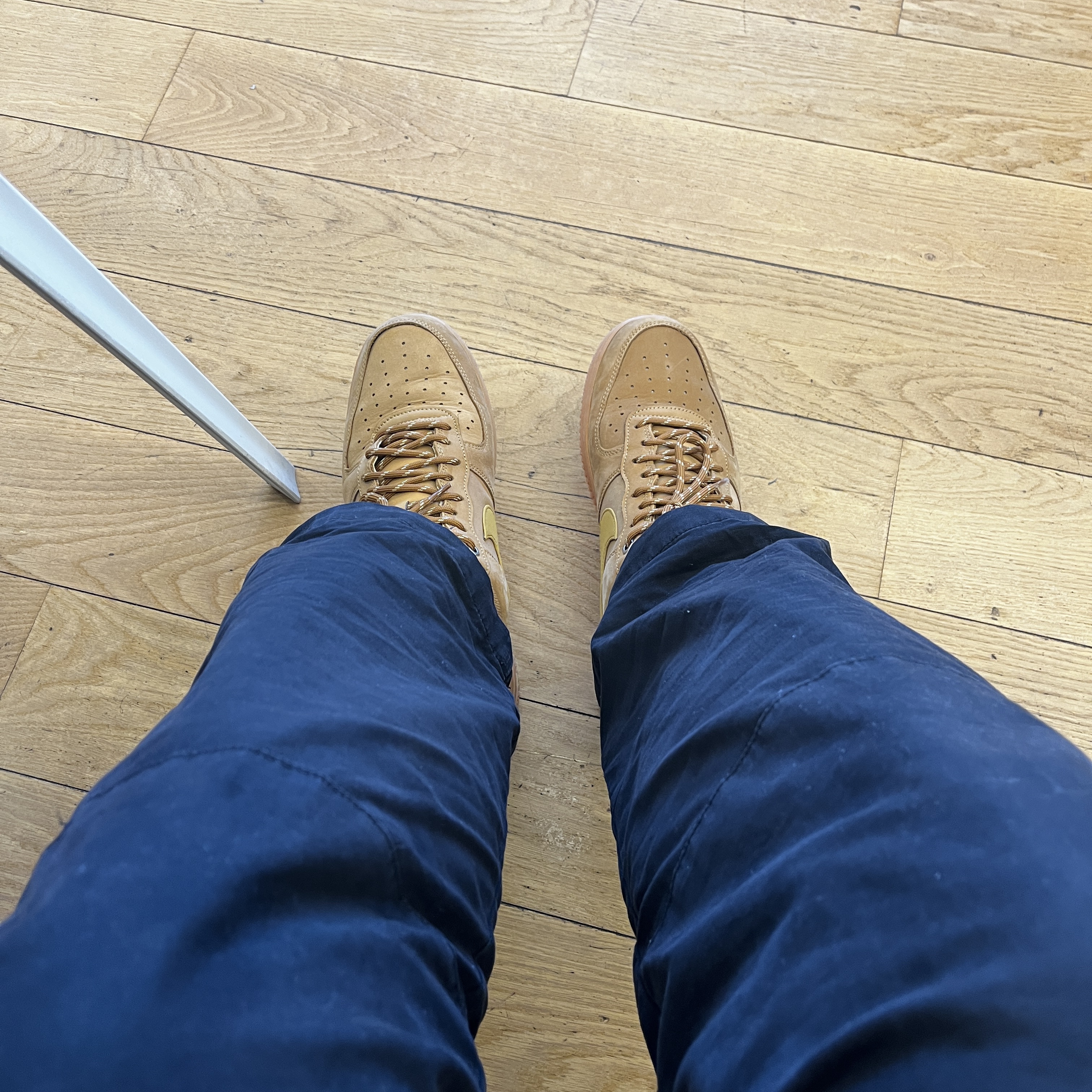 Nike Air Force 1 '07 WB Flax 착용 스타일 - 1