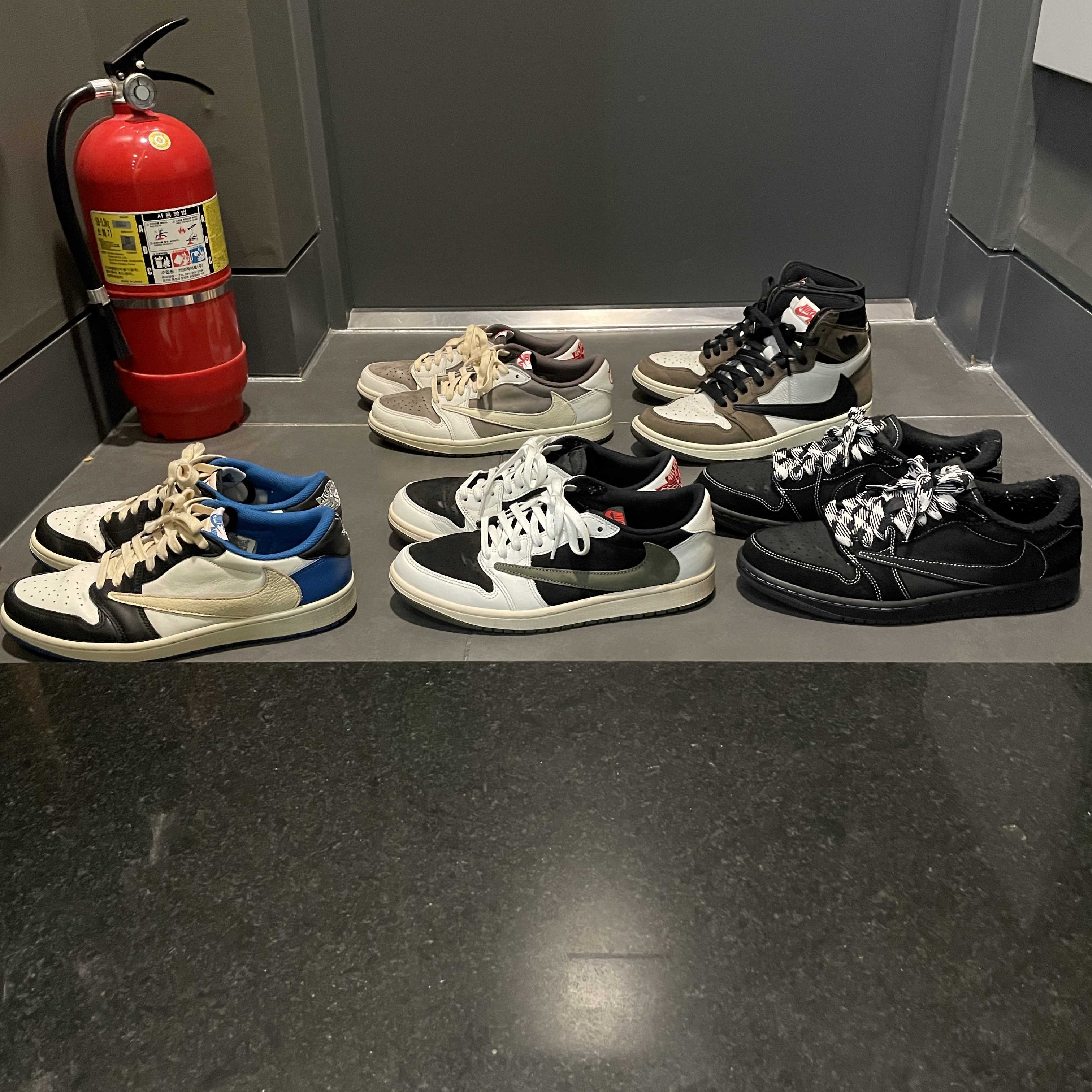 Jordan 1 x Travis Scott Retro Low OG SP Black Phantom, (W) Jordan 1 x Travis Scott Retro Low OG SP Medium Olive 착용 스타일