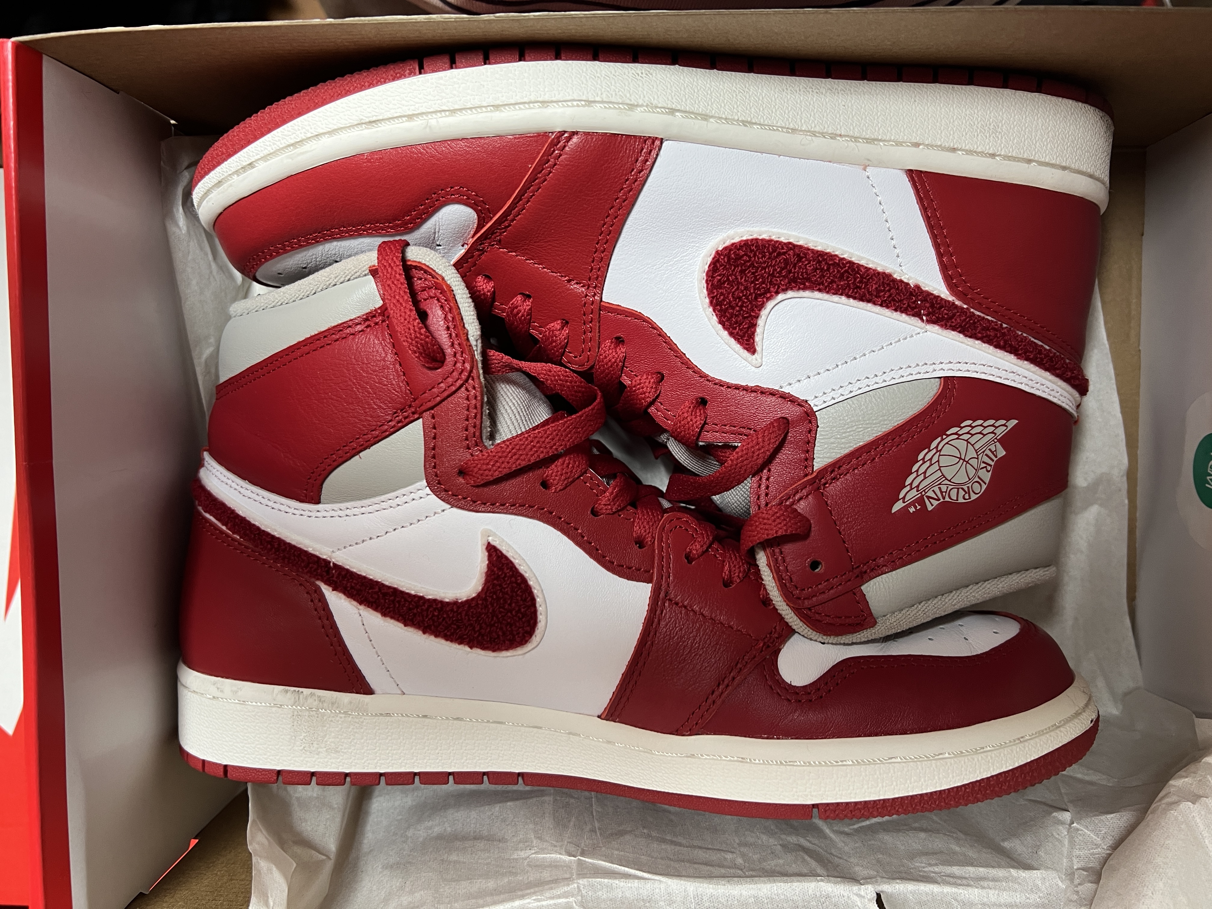 (W) Jordan 1 Retro High OG Varsity Red 착용 스타일