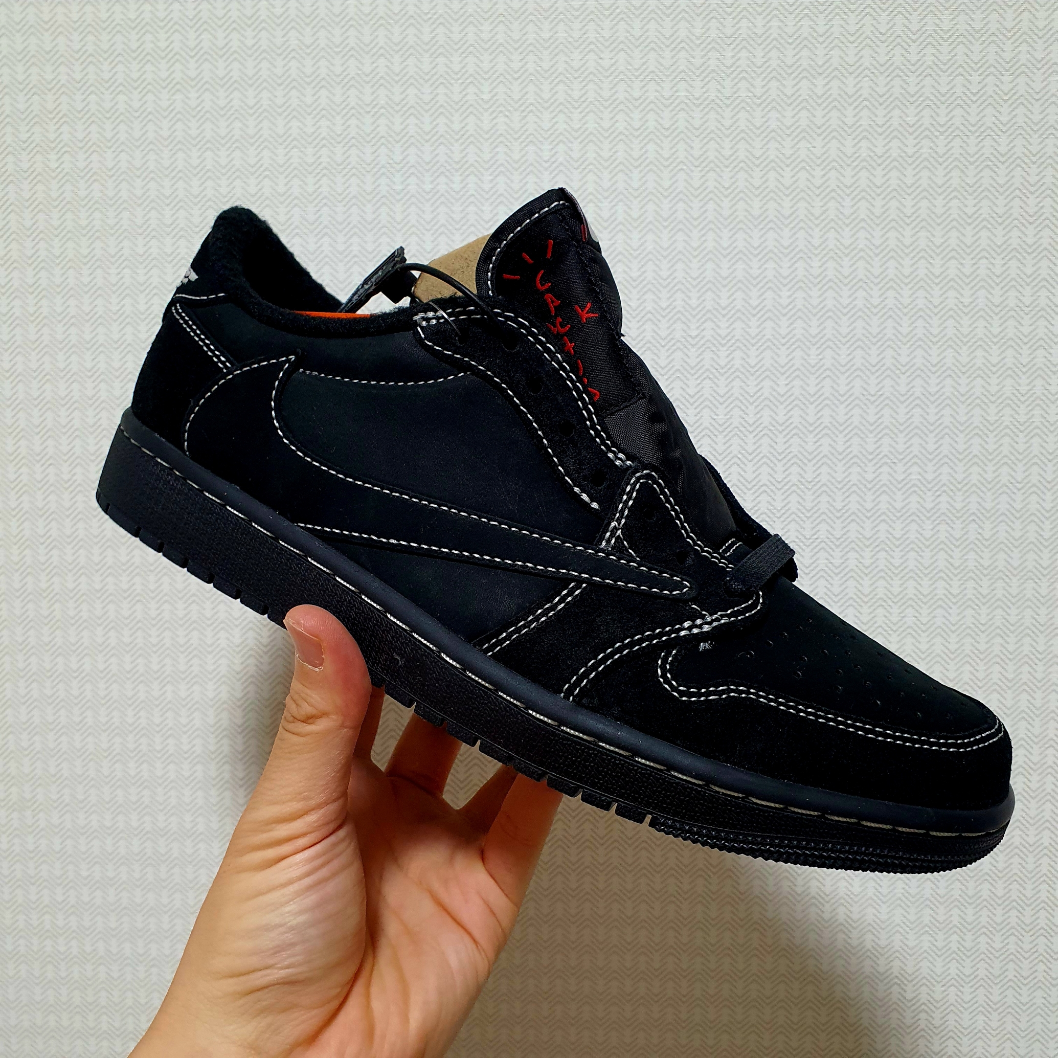 Jordan 1 x Travis Scott Retro Low OG SP Black Phantom 착용 스타일