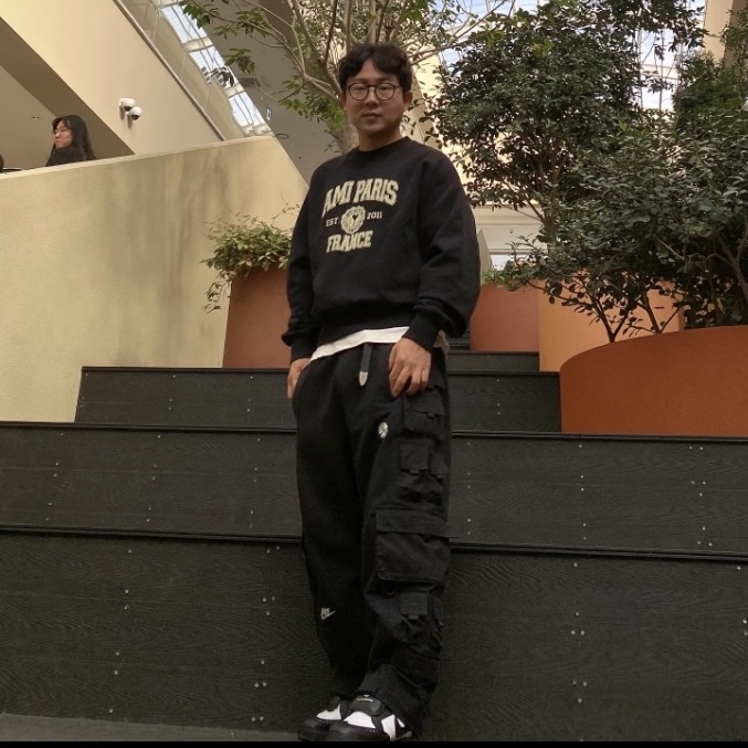 AMI Paris France Sweatshirt Black, Nike x Peaceminusone Wide Pants Black (DR0096-010) 착용 스타일 - 1