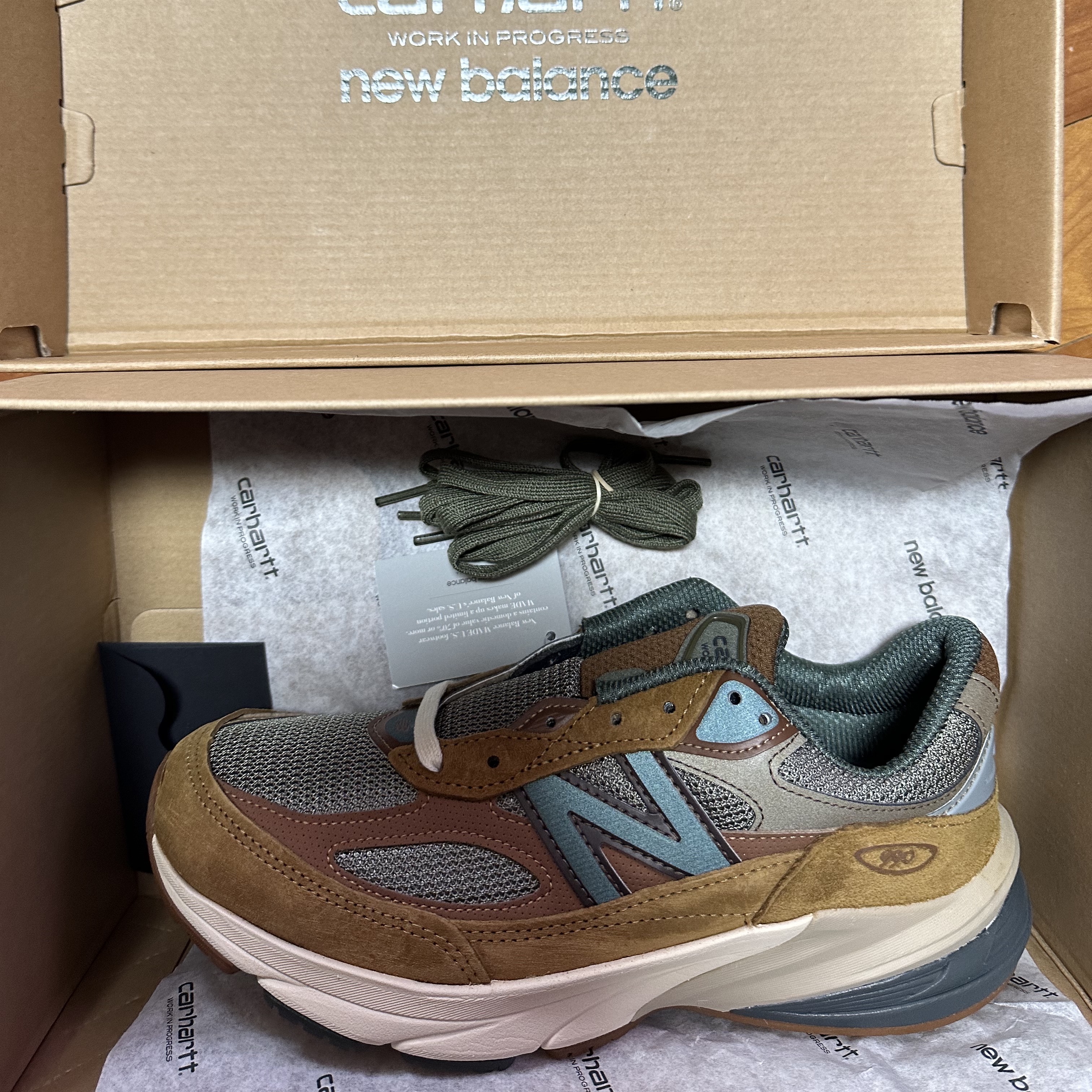 New Balance x Carhartt WIP 990v6 Made in USA Hamilton Brown Military Green 착용 스타일 - 1