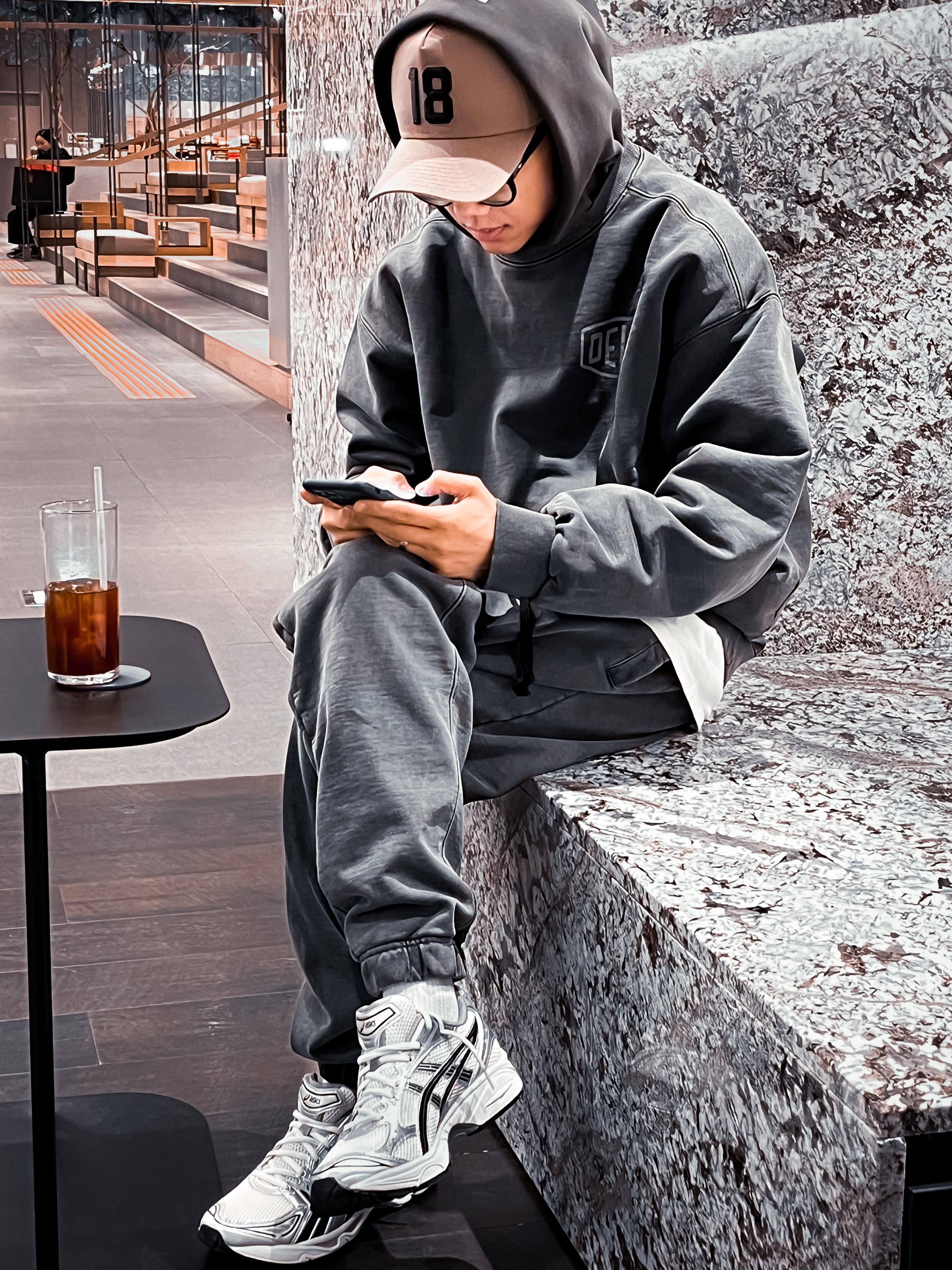 Asics x JJJJound Gel-Kayano 14 Silver Black 착용 스타일