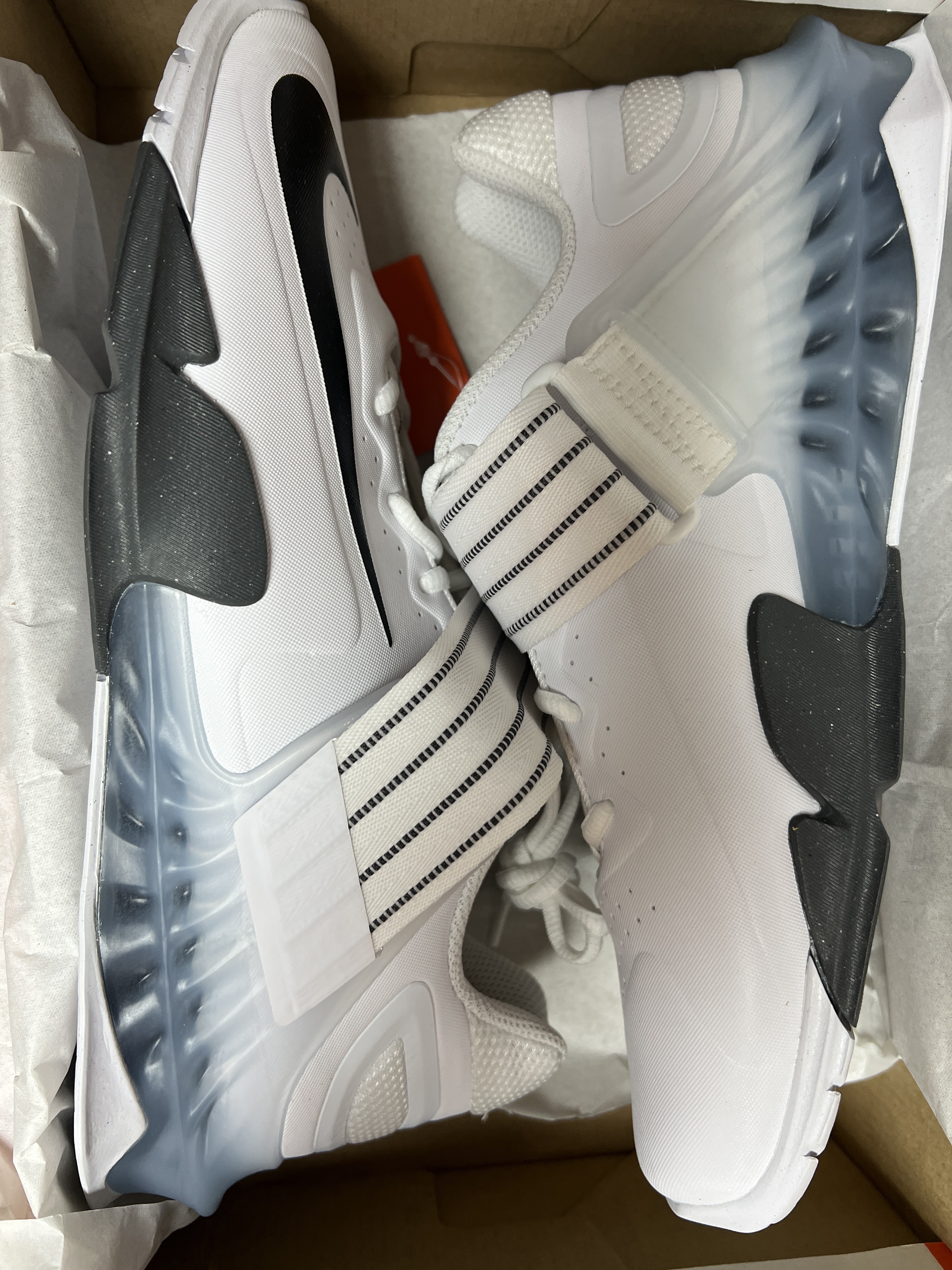 Nike Savaleos White Iron Grey 착용 스타일