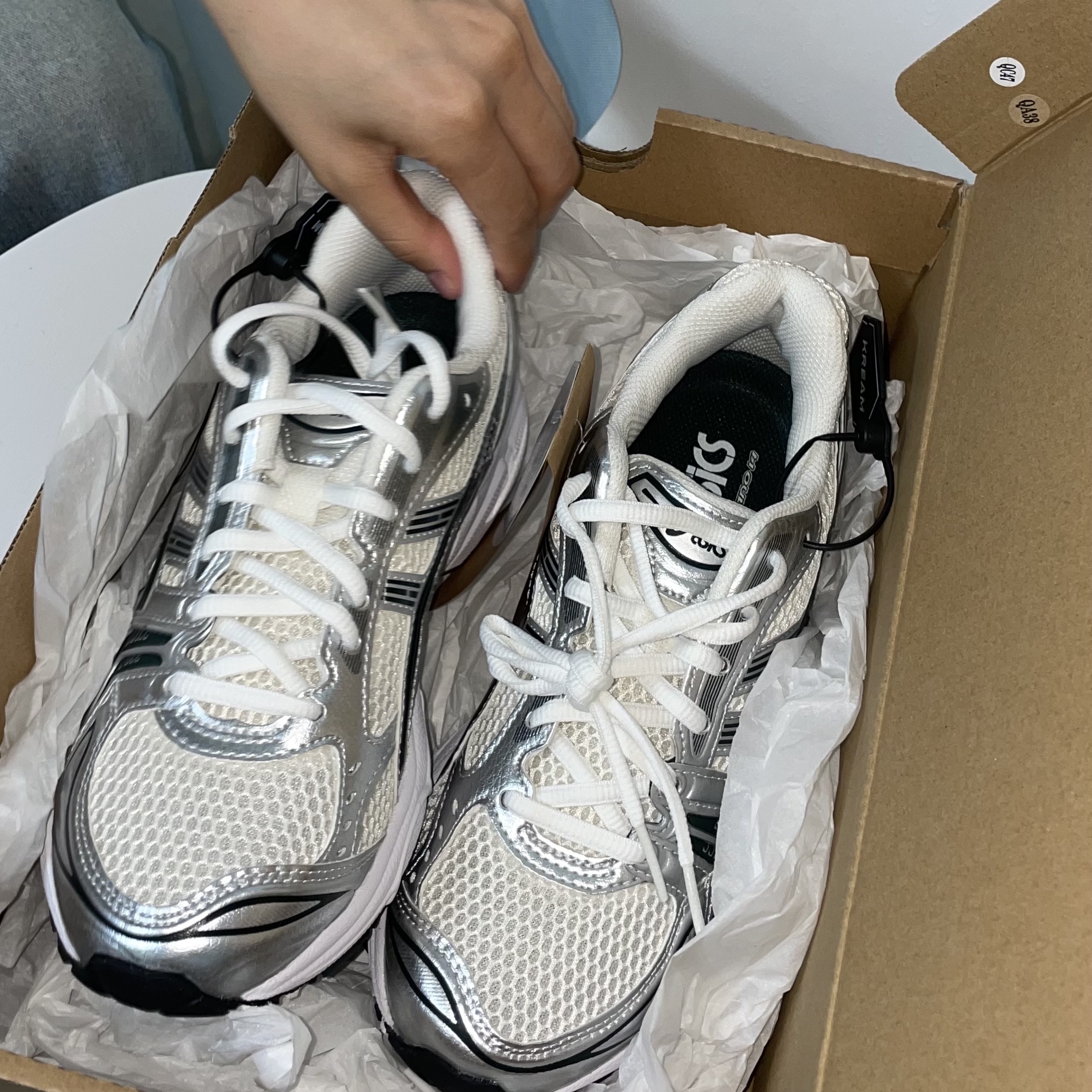 Asics x Kith Gel-Kayano 14 Cream Scarab 착용 스타일