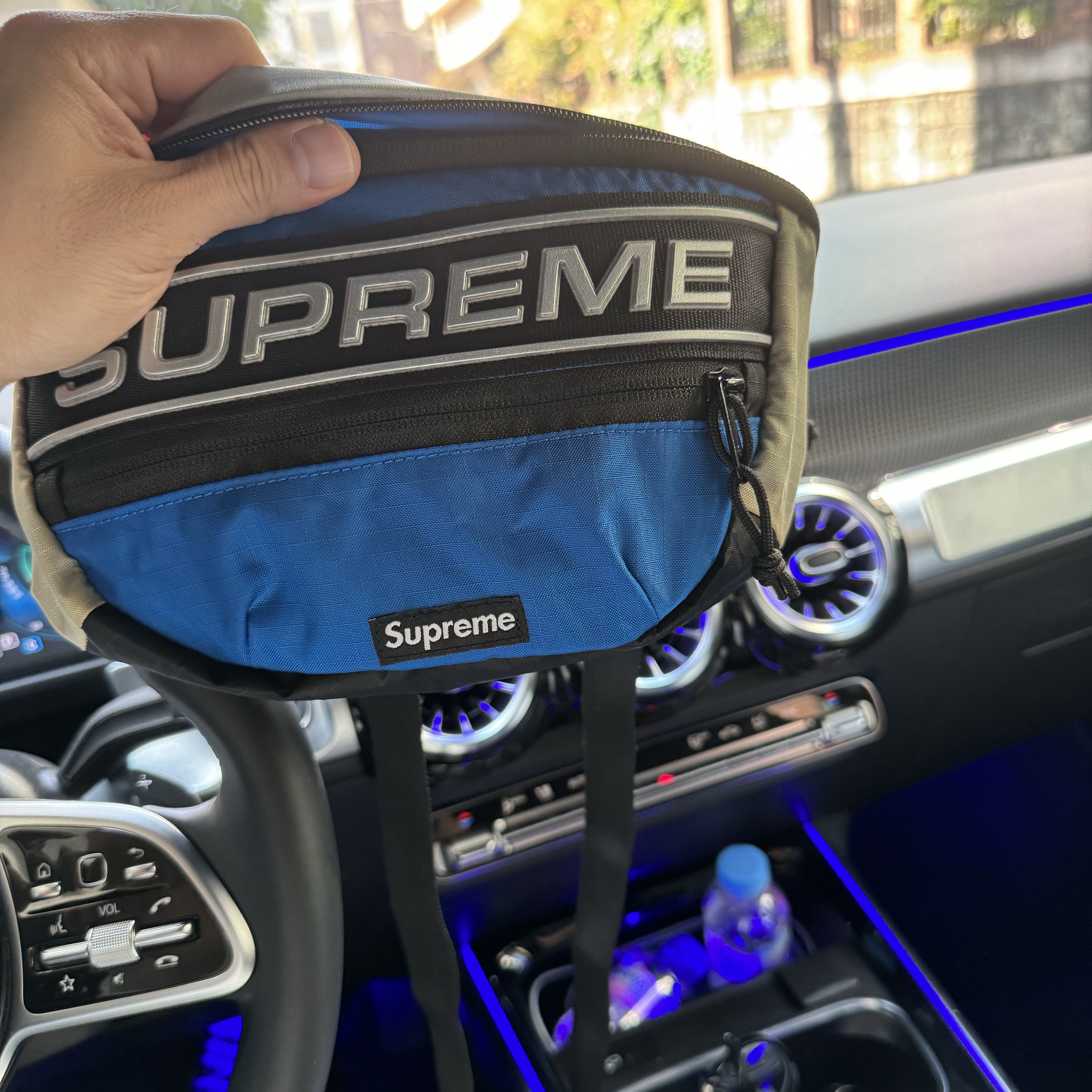 Supreme Waist Bag Blue - 23FW 착용 스타일