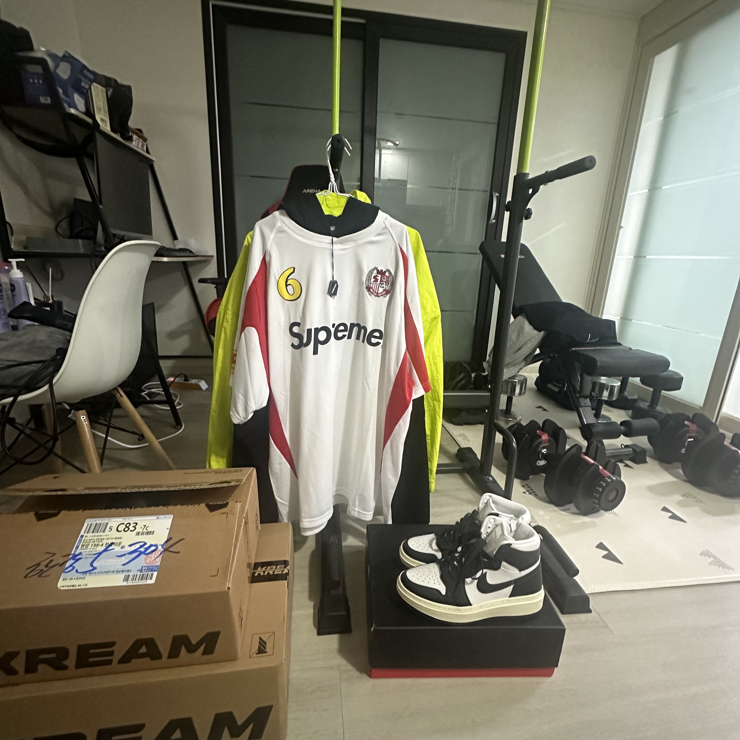 Supreme Hooded Soccer Jersey White - 23FW, (W) Jordan 1 Elevate High Dark Ash 착용 스타일