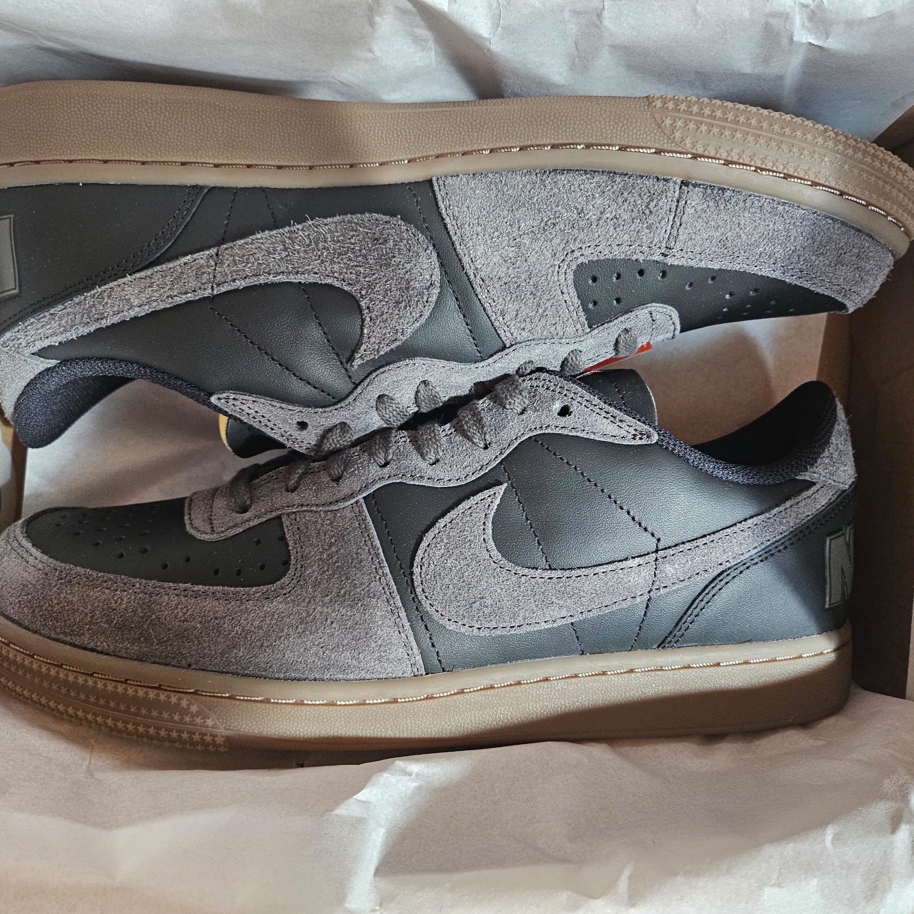 Nike Terminator Low Black Medium Ash 착용 스타일