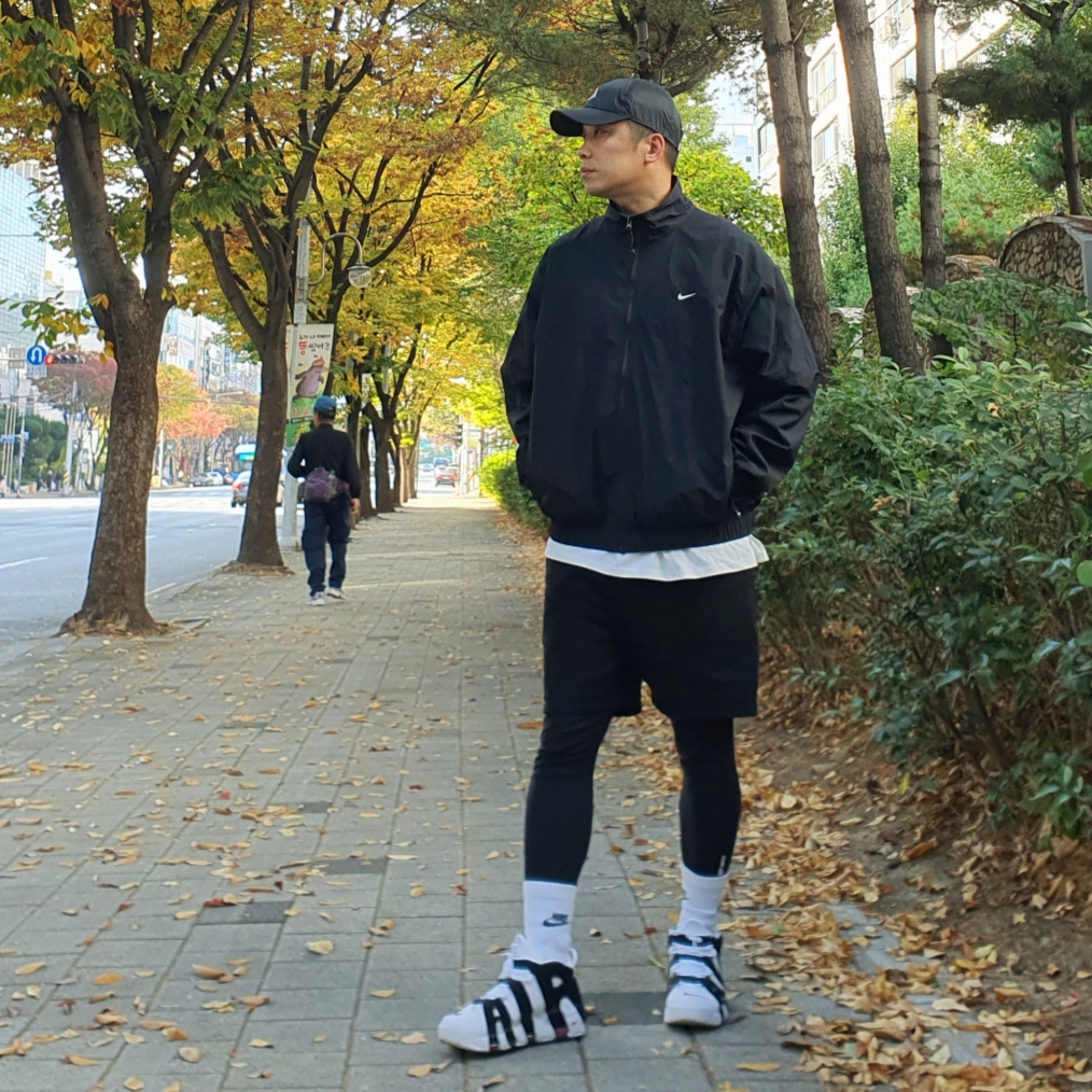 Nike Air More Uptempo Scottie Pippen, Nike NRG Solo Swoosh Woven Track Jacket Black - Asia 착용 스타일 - 2
