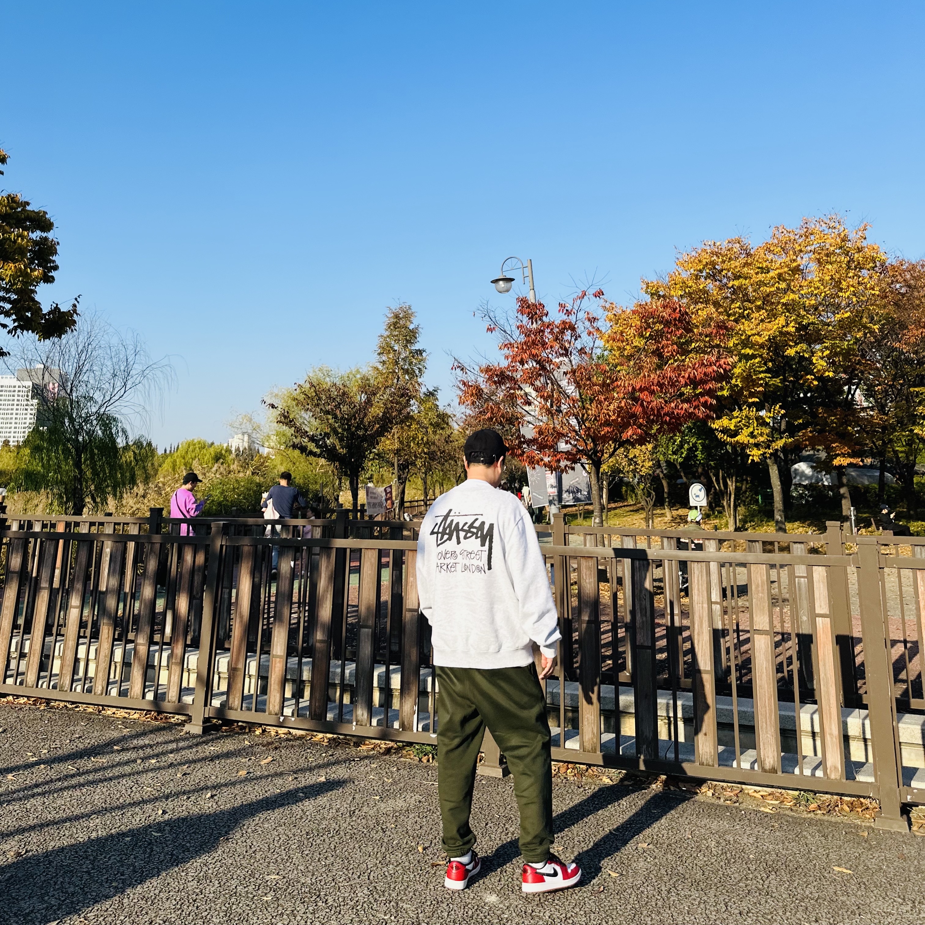 Stussy Basic Stock Low Pro Cap Black, Stussy Stock DSM London Crew Ash Heather 2021 착용 스타일 - 3