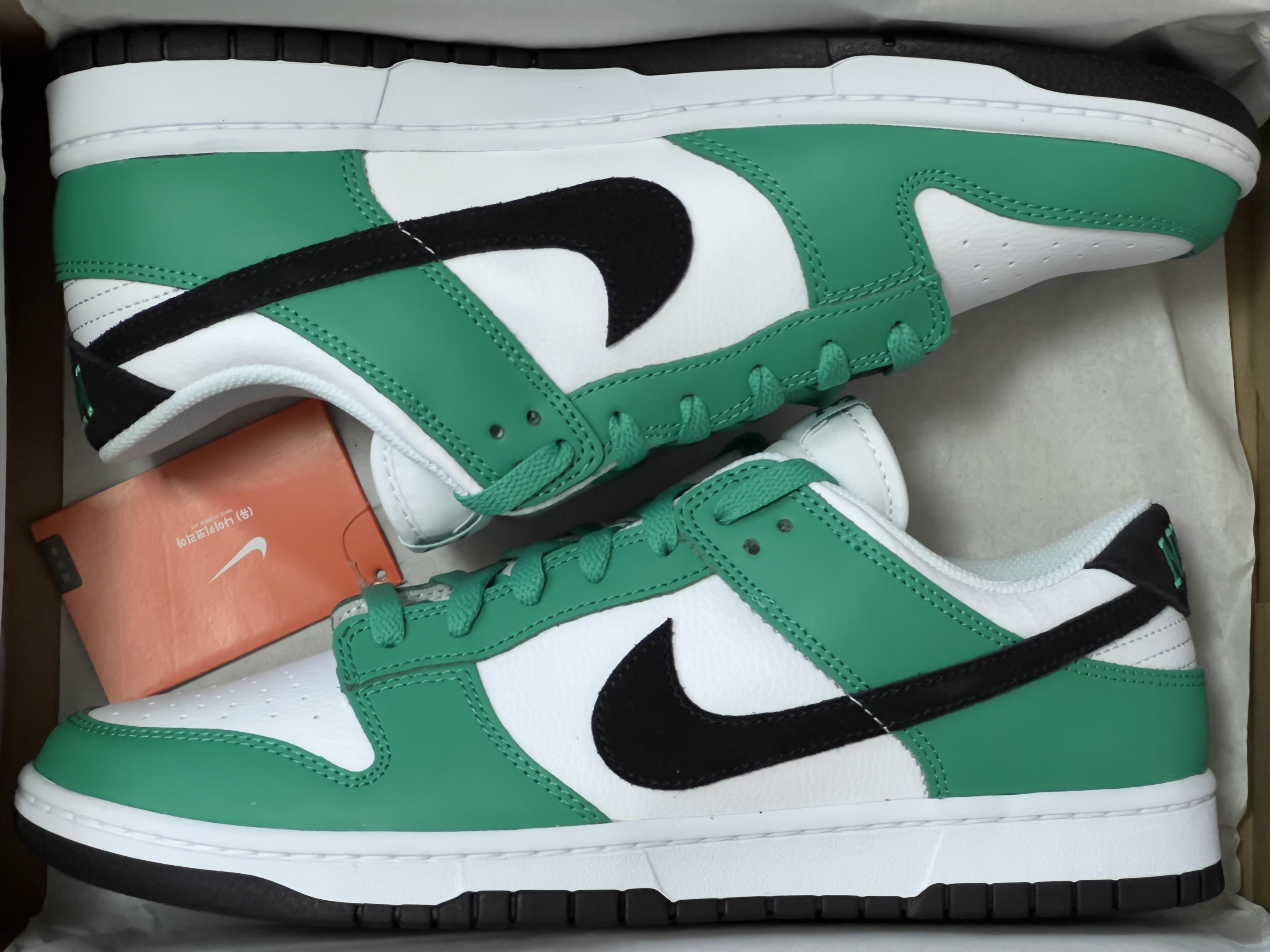 Nike Dunk Low White Green 착용 스타일