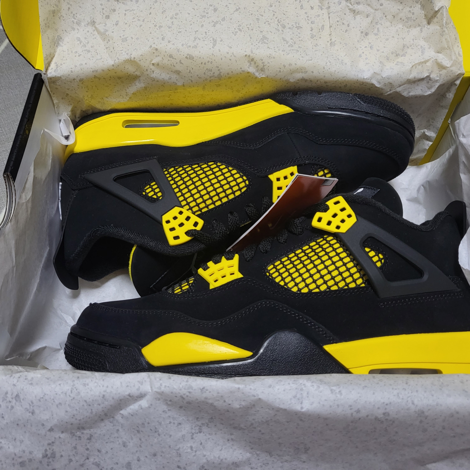 Jordan 4 Retro Thunder 2023 착용 스타일