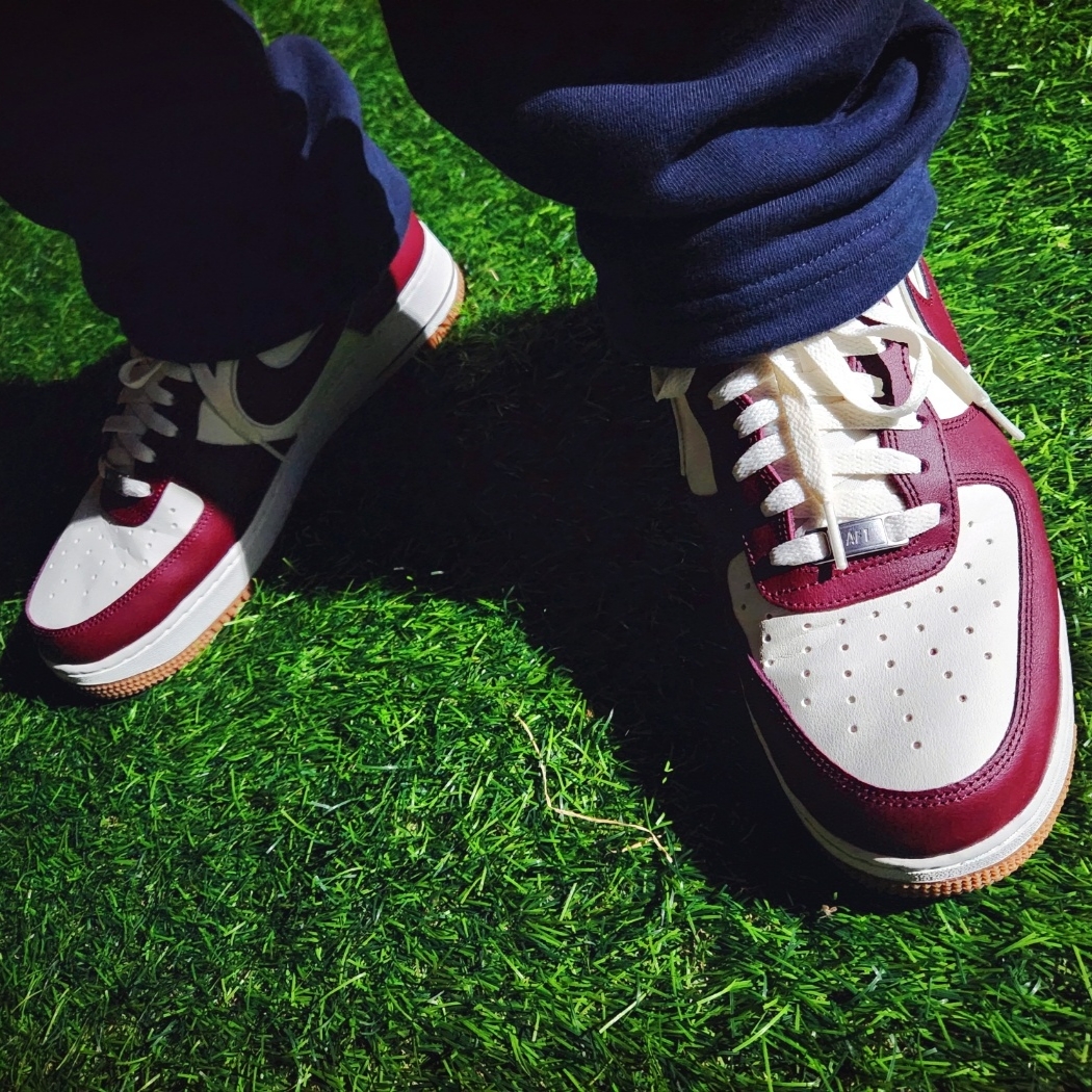 Nike Air Force 1 '07 LV8 Night Maroon 착용 스타일 - 4