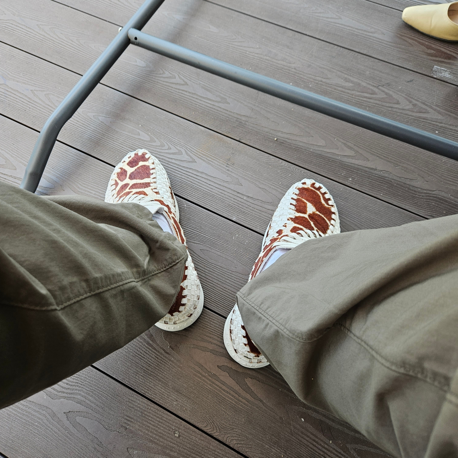 (W) Nike Air Footscape Woven Natural and Brown 착용 스타일