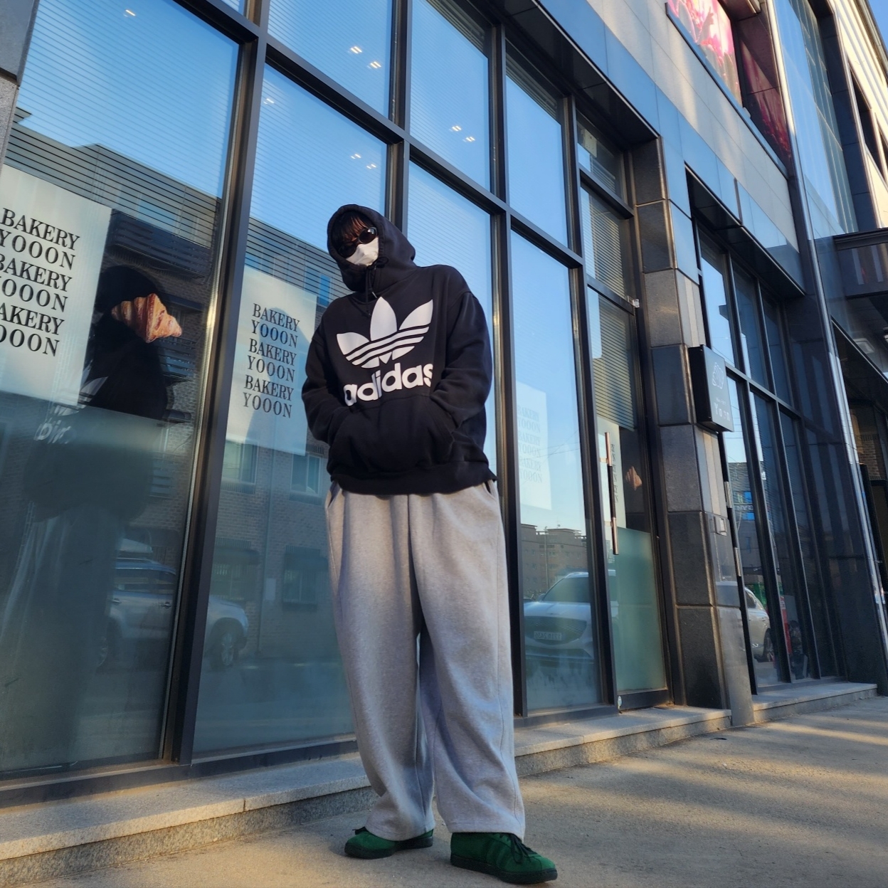 Adidas Tobacco Gruen Dark Green, Oakley Eye Jacket Redux Matte Black Frame Prizm Grey Lenses High Bridge Fit 착용 스타일 - 4