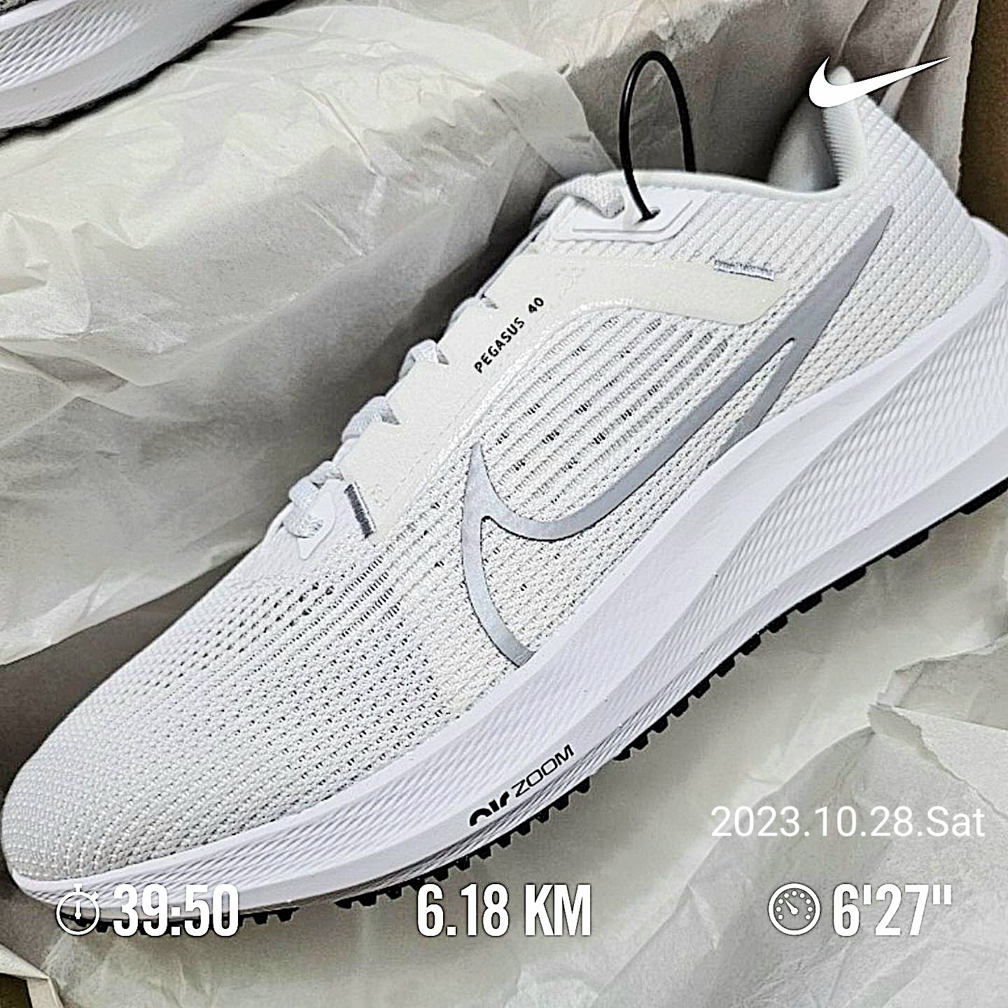 Nike Air Zoom Pegasus 40 White Wolf Grey 착용 스타일