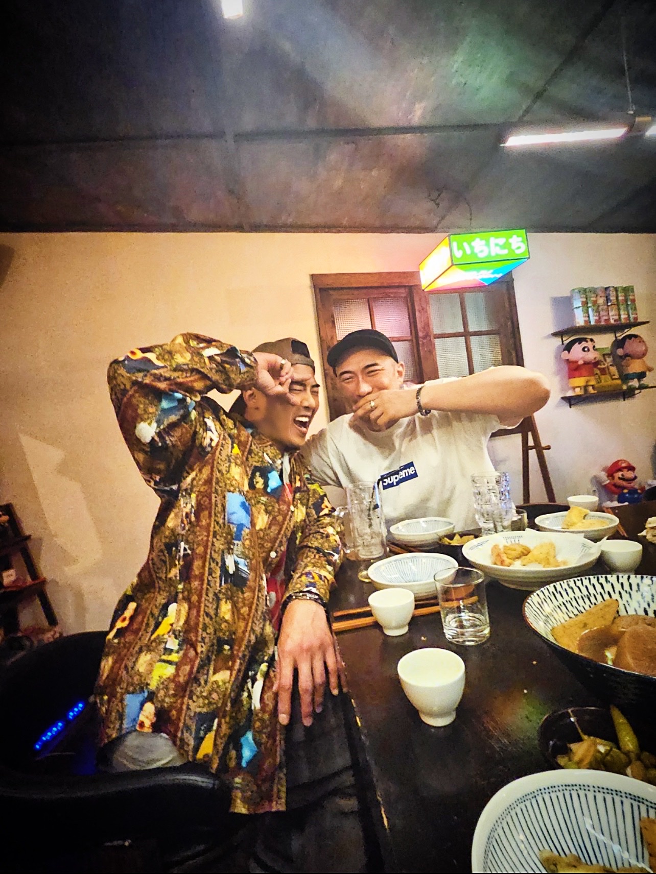 Supreme Mark Leckey Hardcore Printed Corduroy Shirt Multicolor - 23FW, Supreme Don’t Fuck Around T-Shirt Heather Grey - 22FW 착용 스타일 - 5