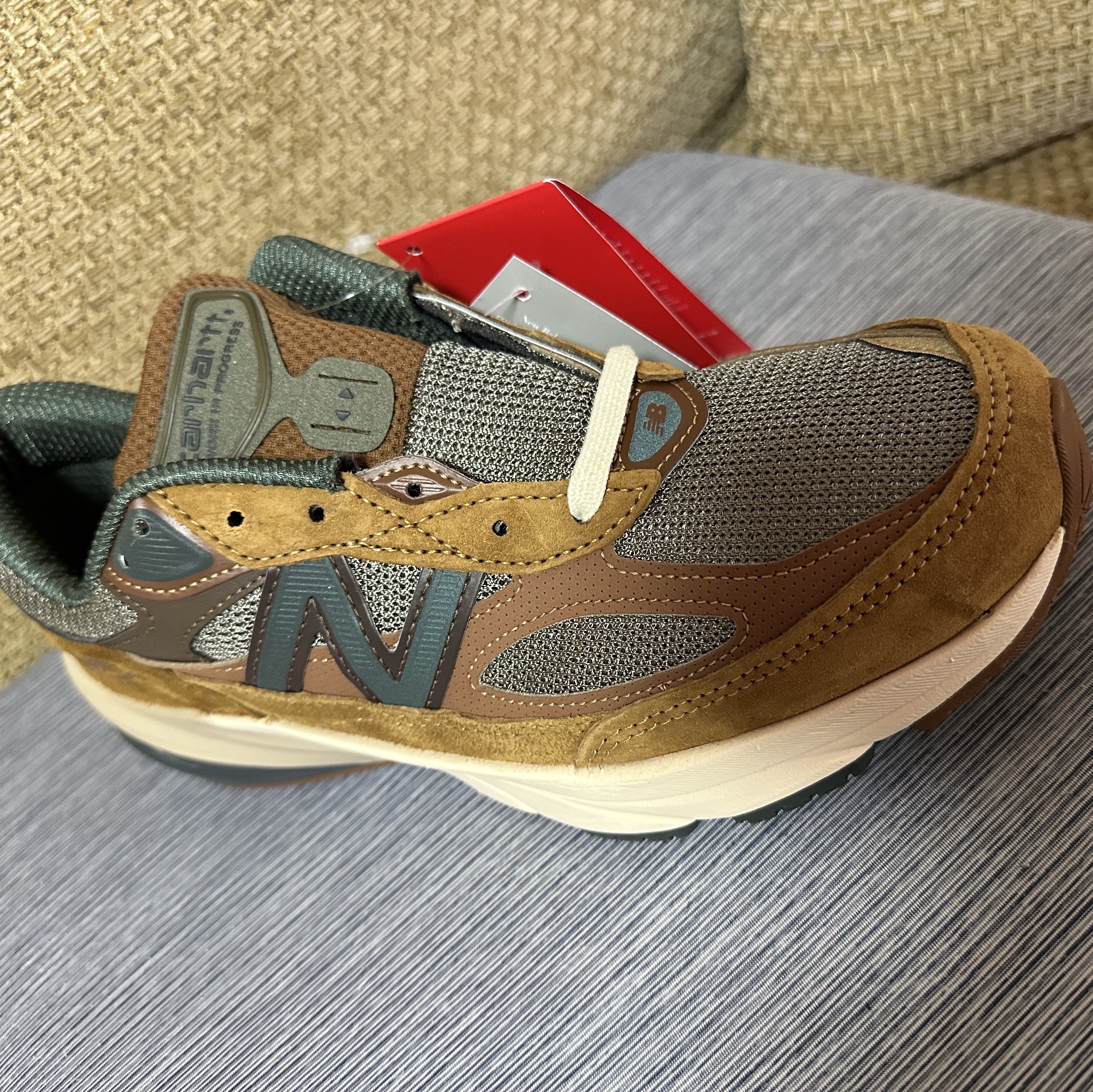 New Balance x Carhartt WIP 990v6 Made in USA Hamilton Brown Military Green 착용 스타일 - 3