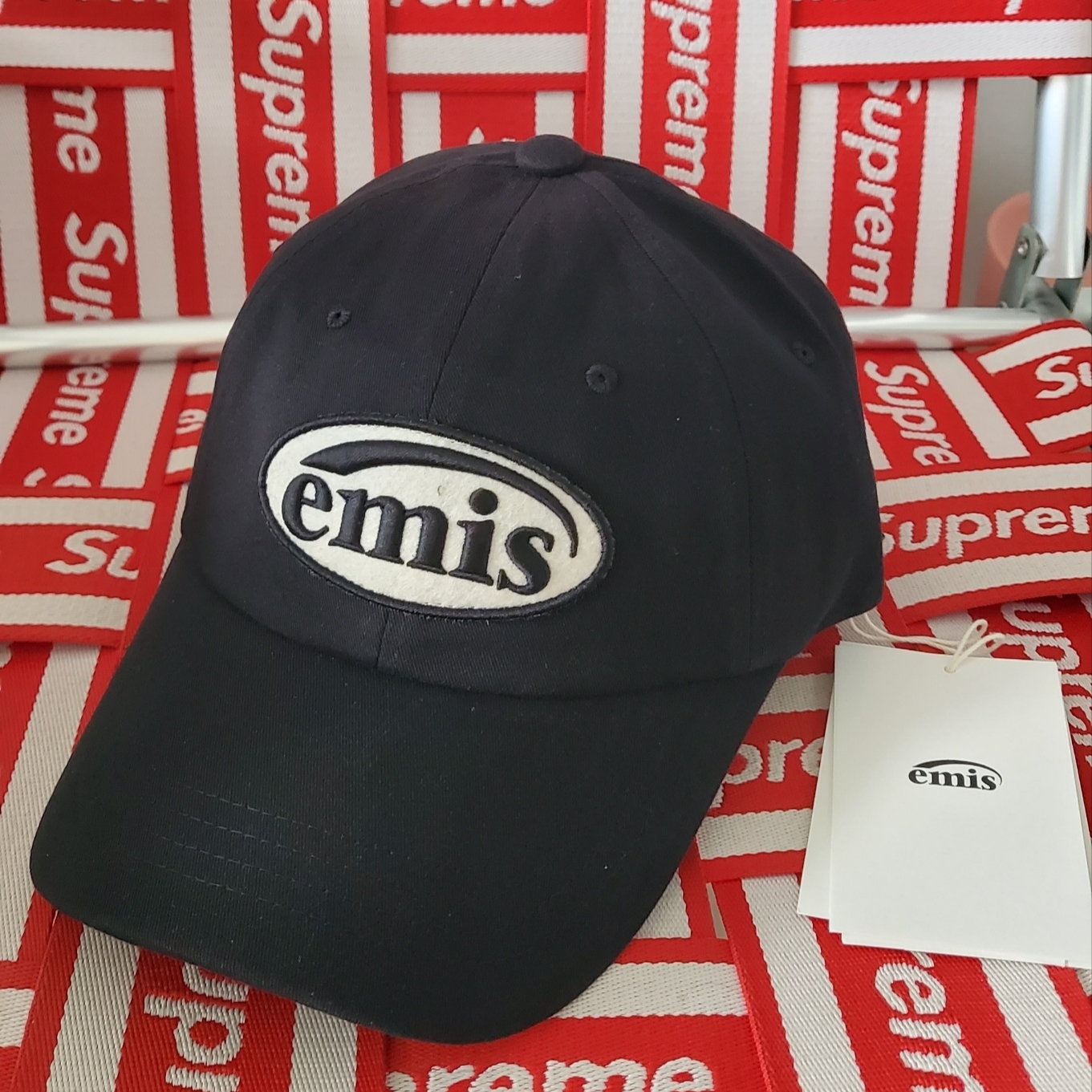 Emis Tone On Tone Wappen Ball Cap Black 착용 스타일