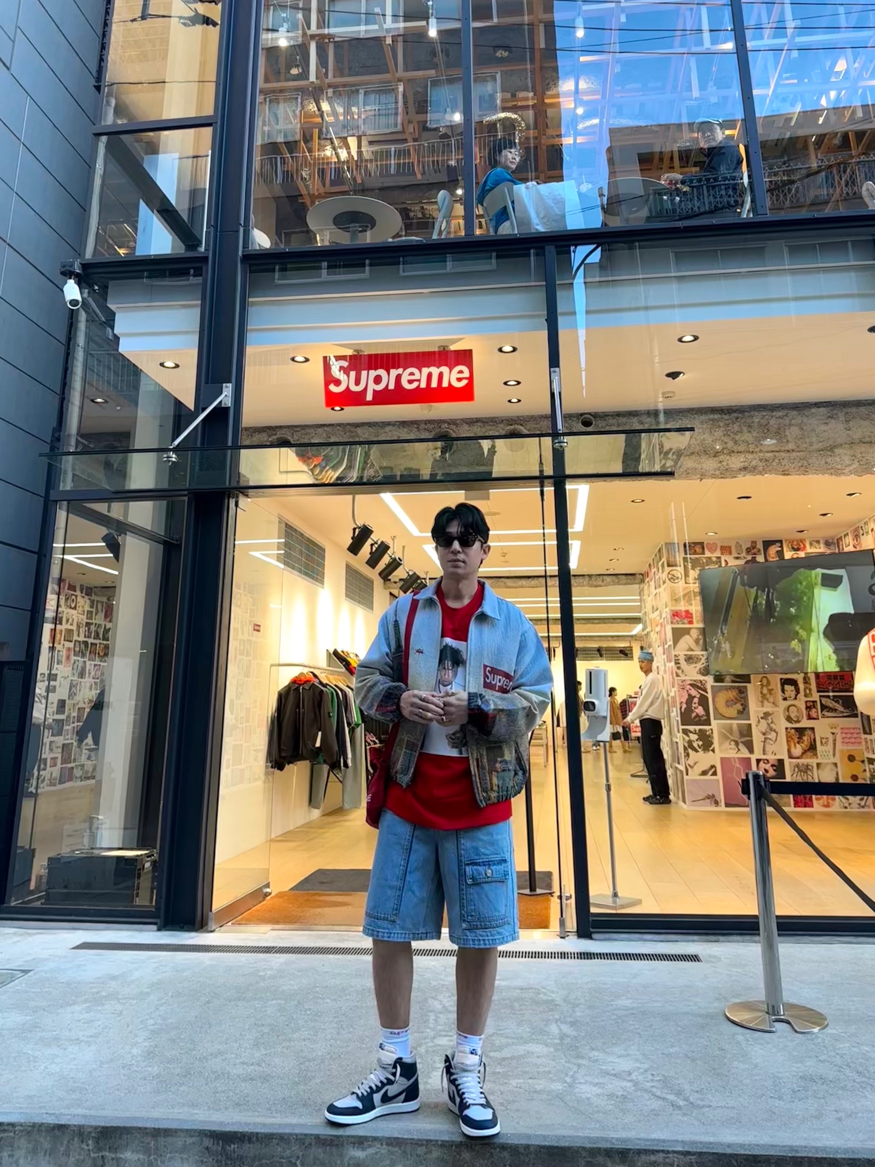 Supreme Aerial Tapestry Harrington Jacket - 20FW, Supreme NBA Youngboy T-Shirt Red - 23FW 착용 스타일 - 1
