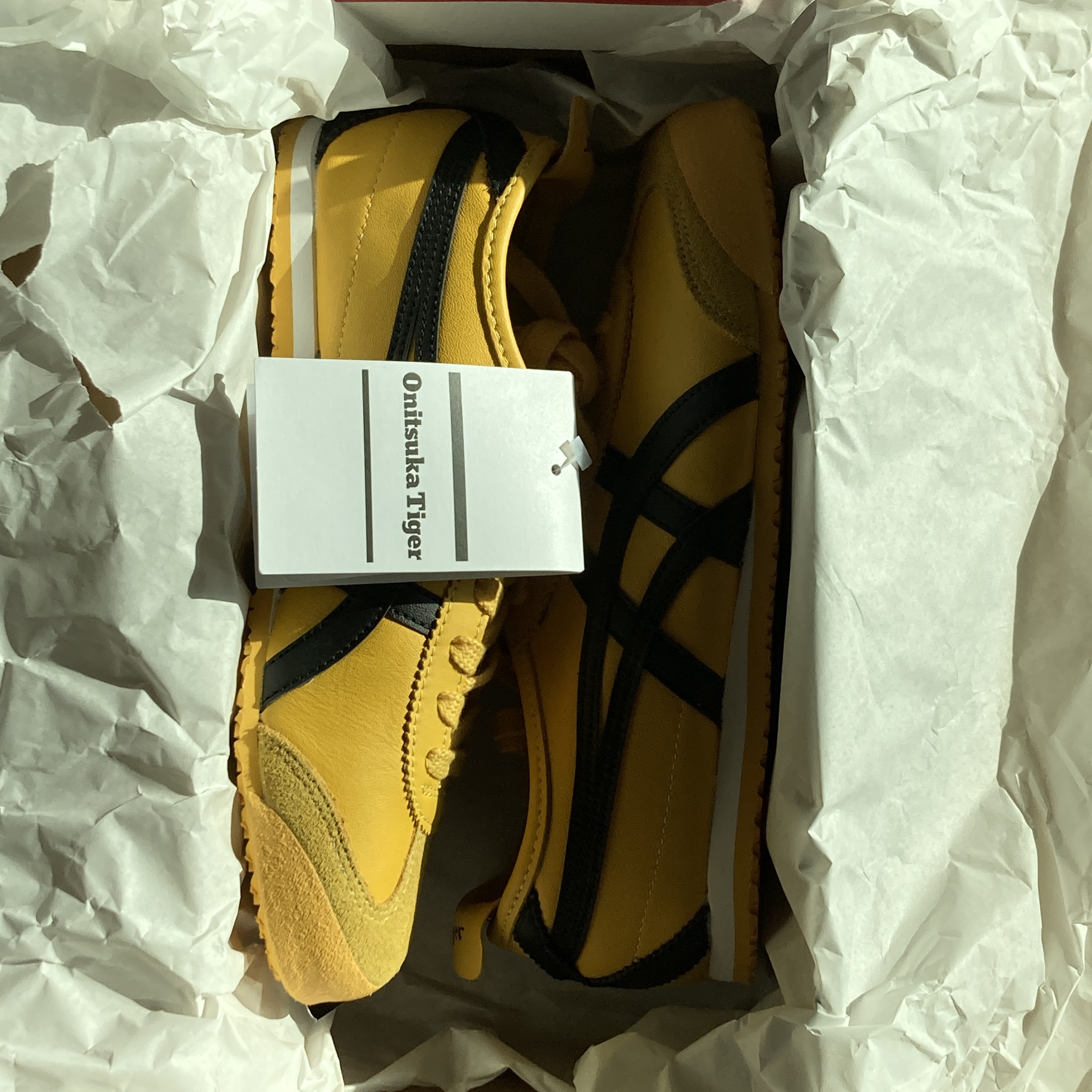 Onitsuka Tiger Mexico 66 Yellow Black 착용 스타일 - 3