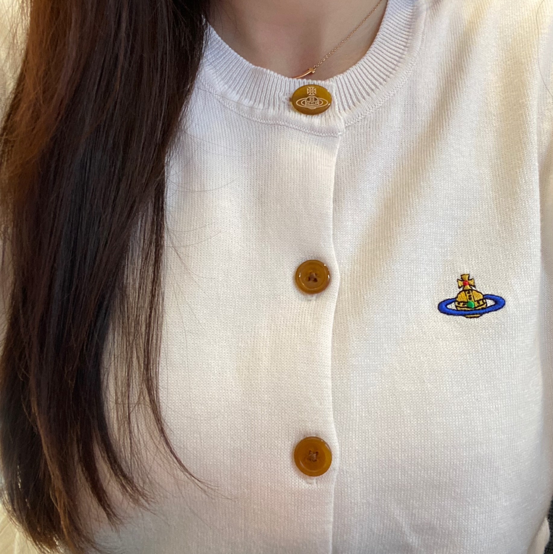 (W) Vivienne Westwood Bea Cardigan Cream 착용 스타일