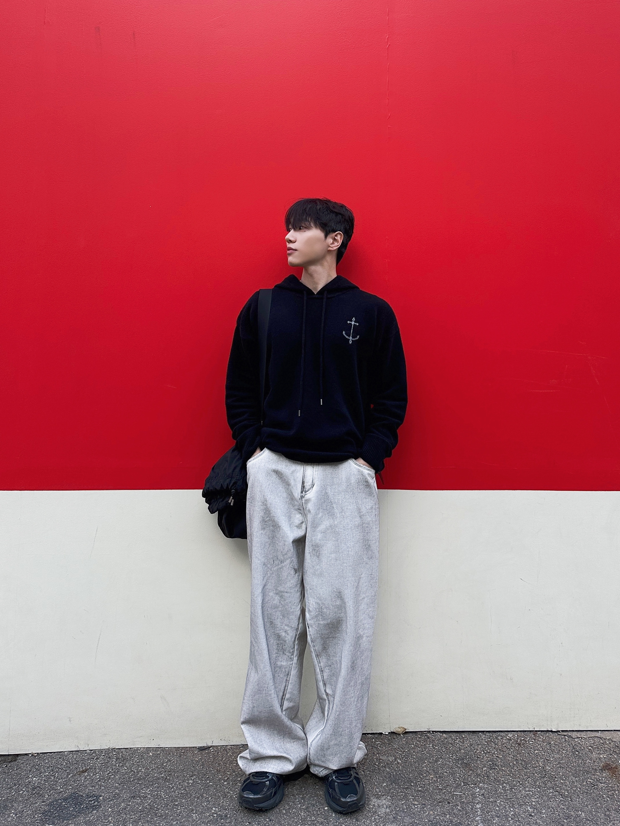Nike V2K Run Black Anthracite 착용 스타일 - 4