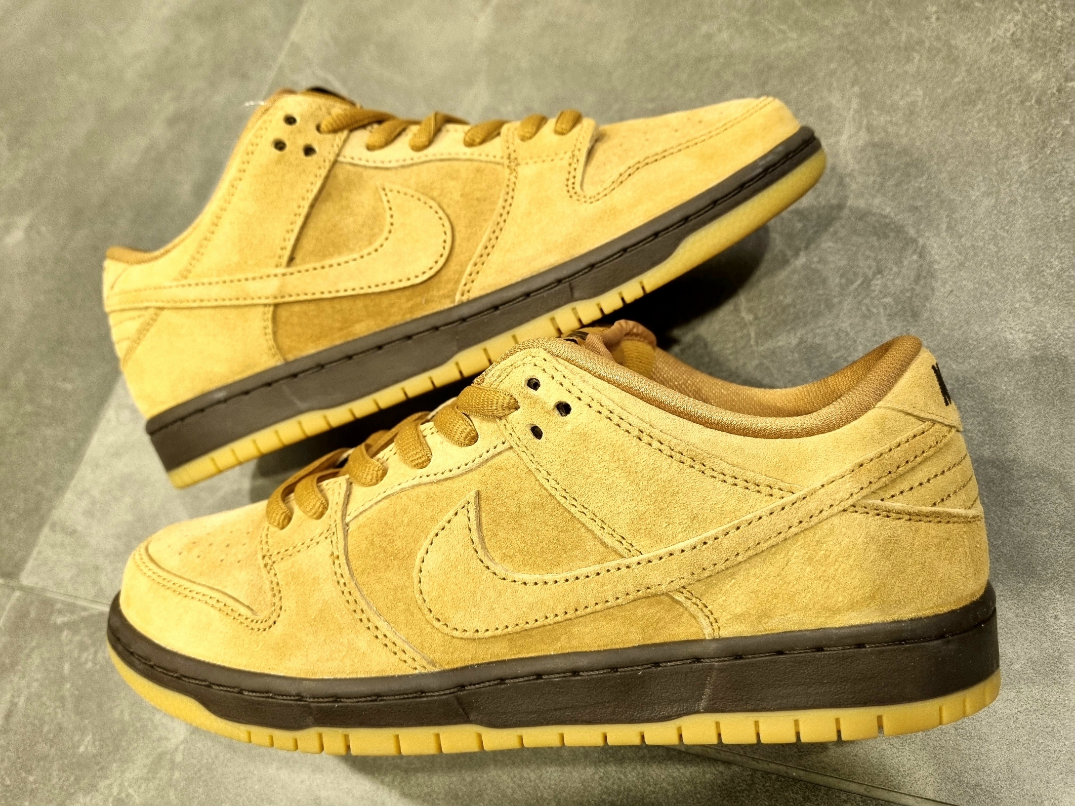 Nike SB Dunk Low Pro Wheat 2023 착용 스타일 - 3