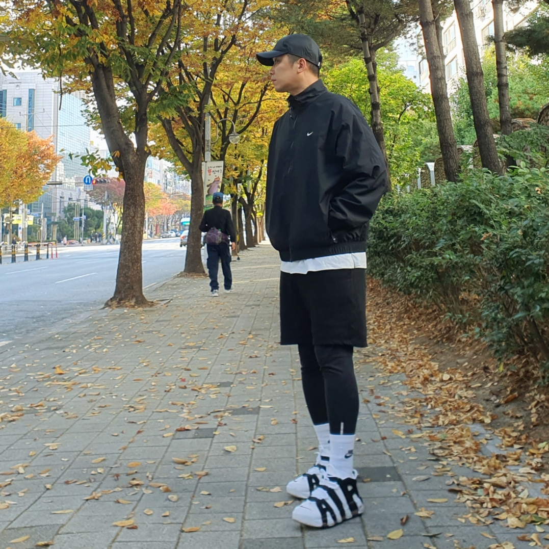 Nike Air More Uptempo Scottie Pippen, Nike NRG Solo Swoosh Woven Track Jacket Black - Asia 착용 스타일 - 3