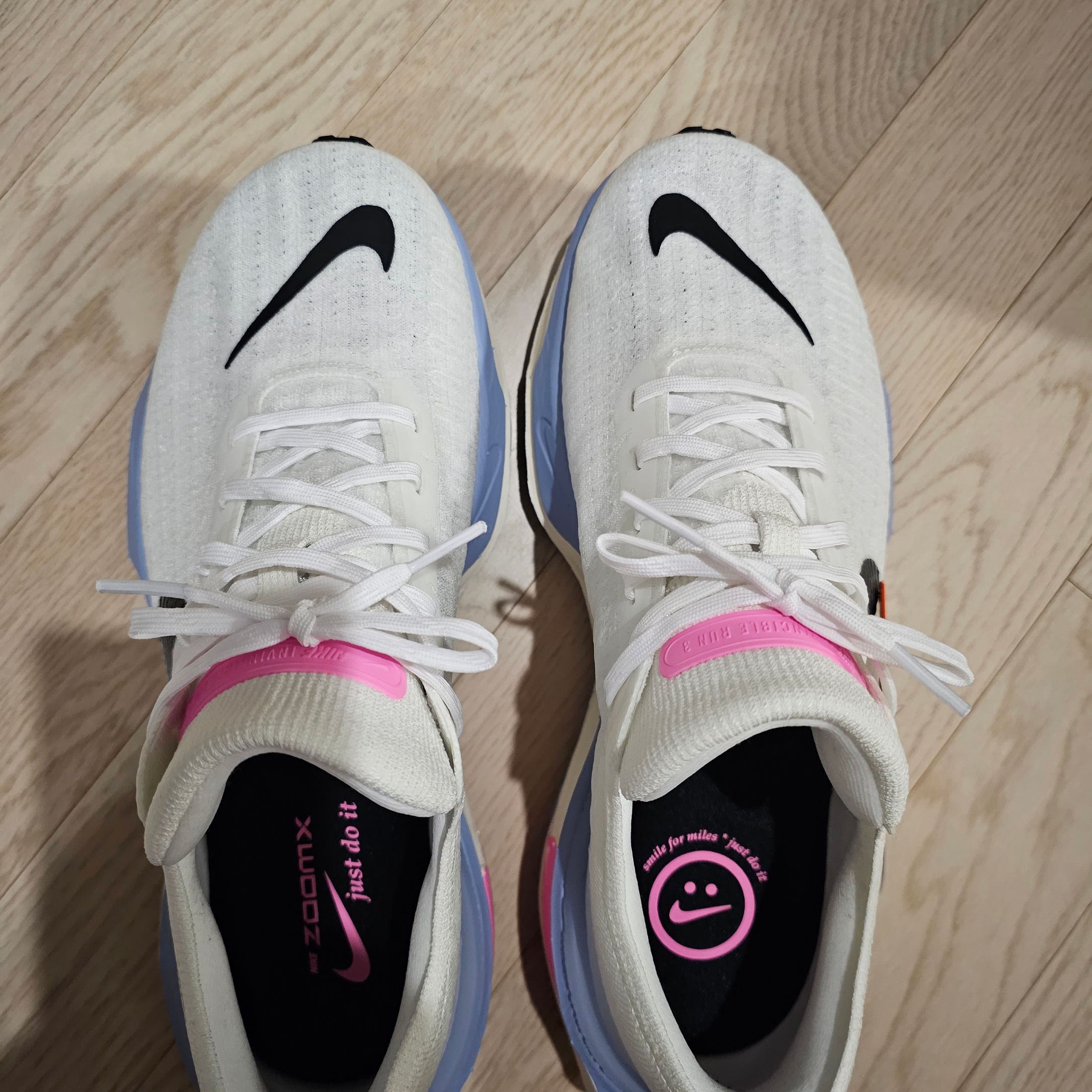 Nike ZoomX Invincible Run Flyknit 3 White Cobalt Bliss 착용 스타일 - 3