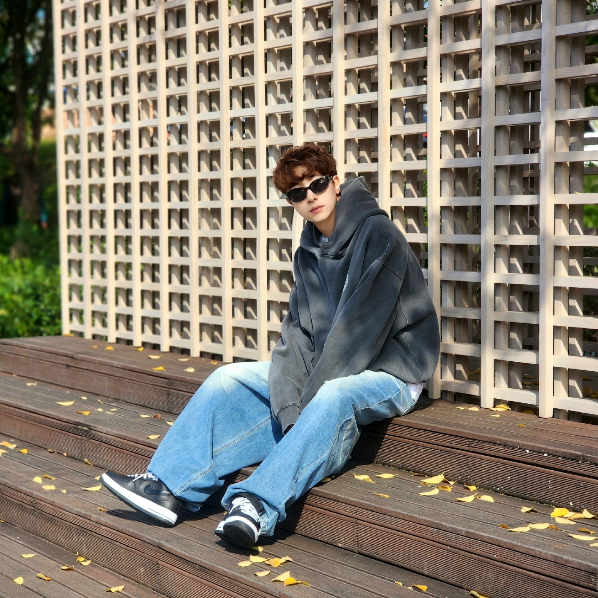 Punch Drunk Parties Circle Logo Garment Dyed Hoodie Charcoal, Nike x Stussy Air Force 1 '07 Mid SP Black 착용 스타일 - 8