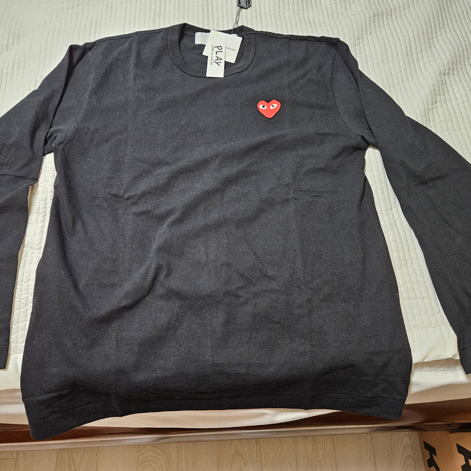 Play Comme des Garcons LS T-Shirt Black 착용 스타일