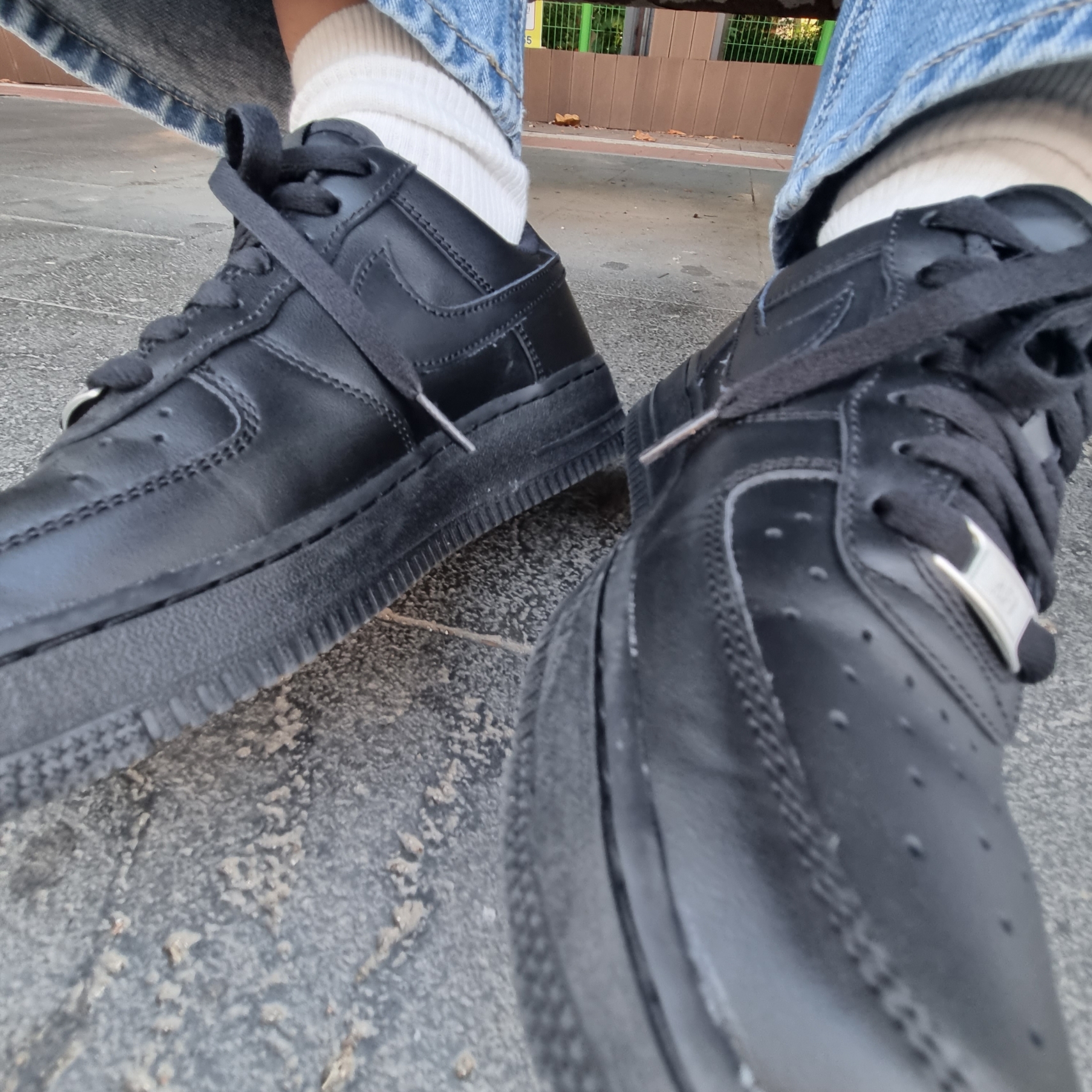 (W) Nike Air Force 1 '07 Low Triple Black 착용 스타일