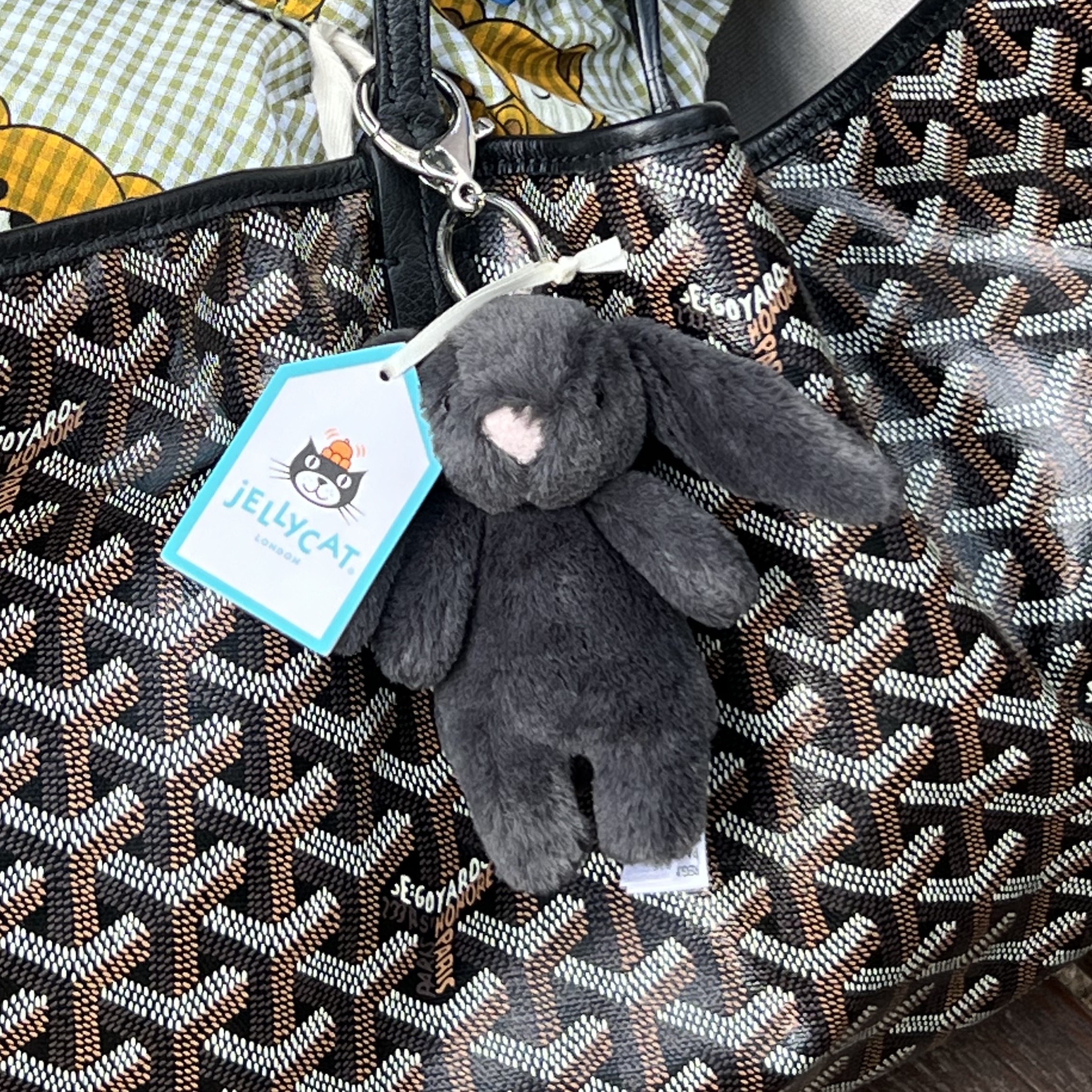 Jellycat Bashful Bunny Bag Charm Ink 착용 스타일