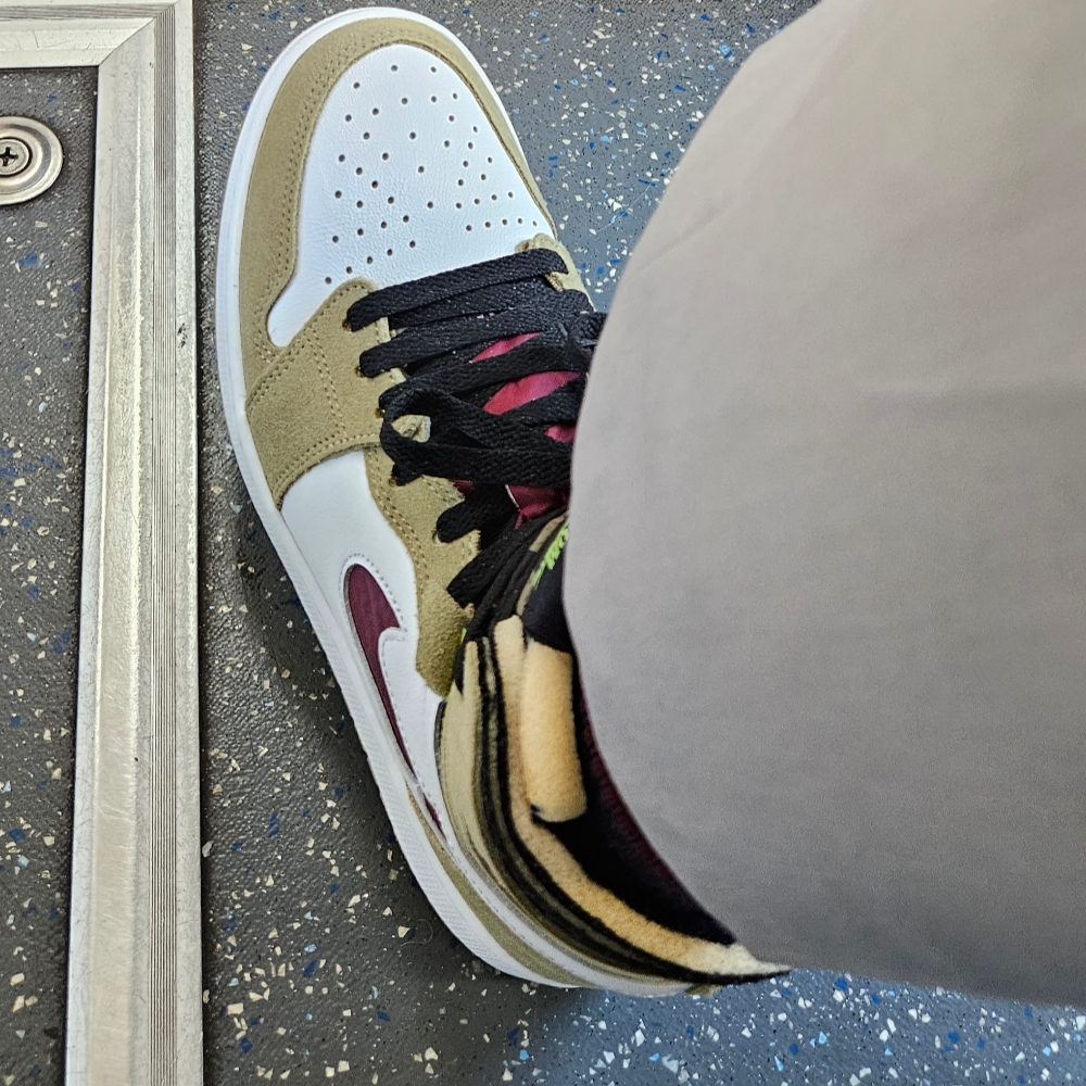 Jordan 1 Zoom Air CMFT Neutral Olive 착용 스타일