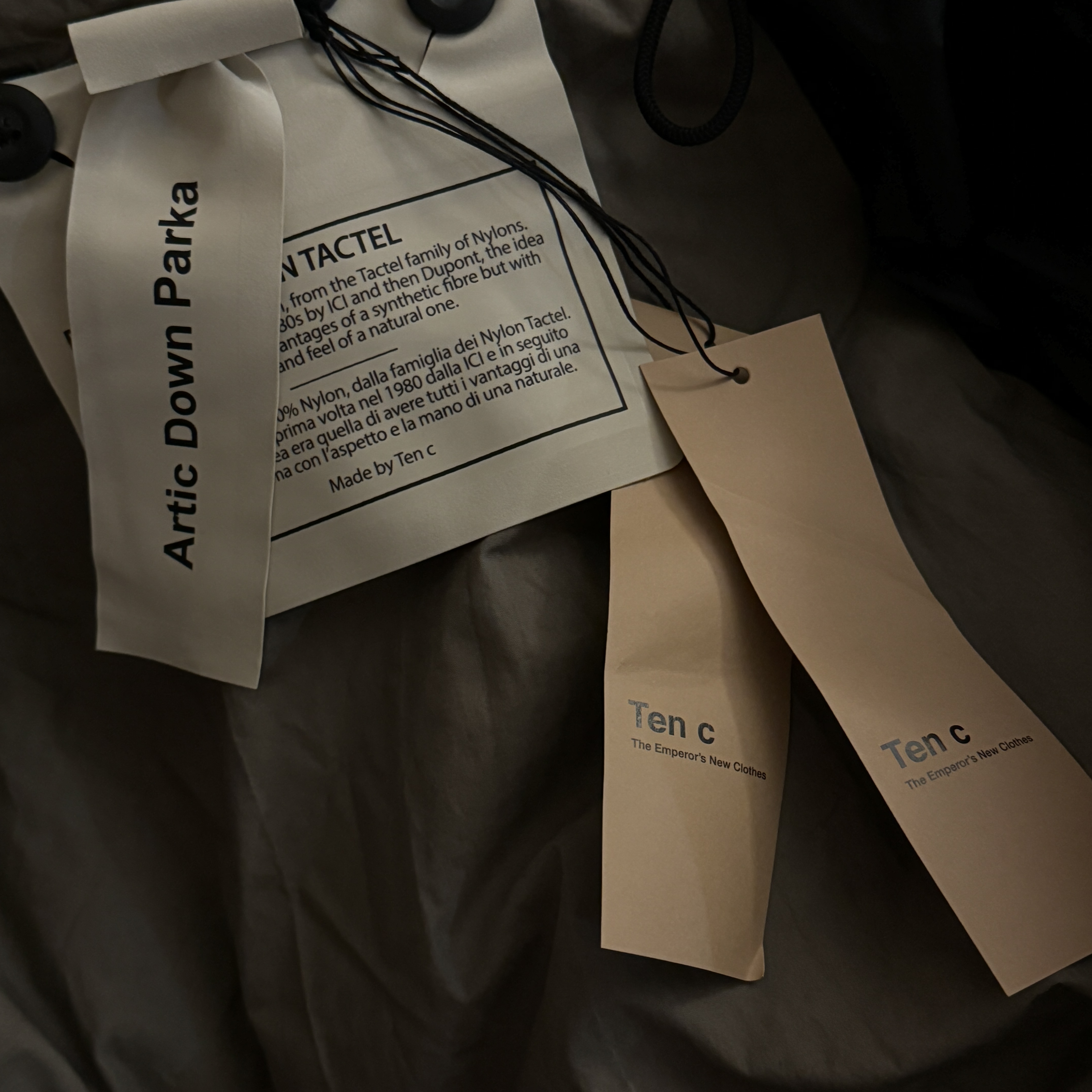 Ten C Artic Down Parka Black 착용 스타일