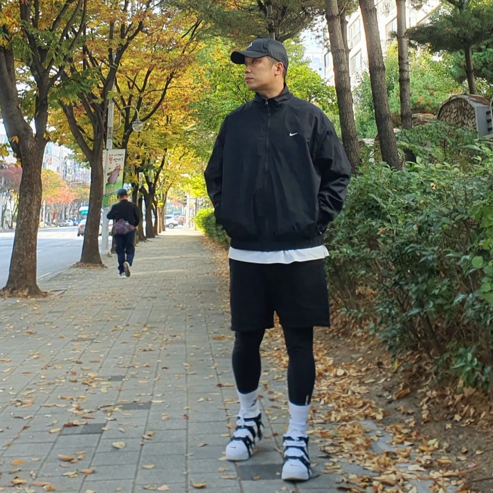 Nike Air More Uptempo Scottie Pippen, Nike NRG Solo Swoosh Woven Track Jacket Black - Asia 착용 스타일 - 1