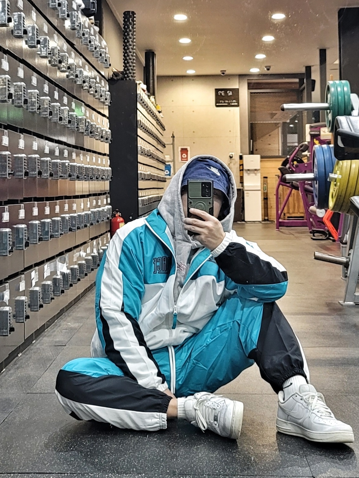 Nike NSW Futura Washed Bucket Hat Midnight Navy, Nike Air Force 1 '07 Low White 착용 스타일 - 2