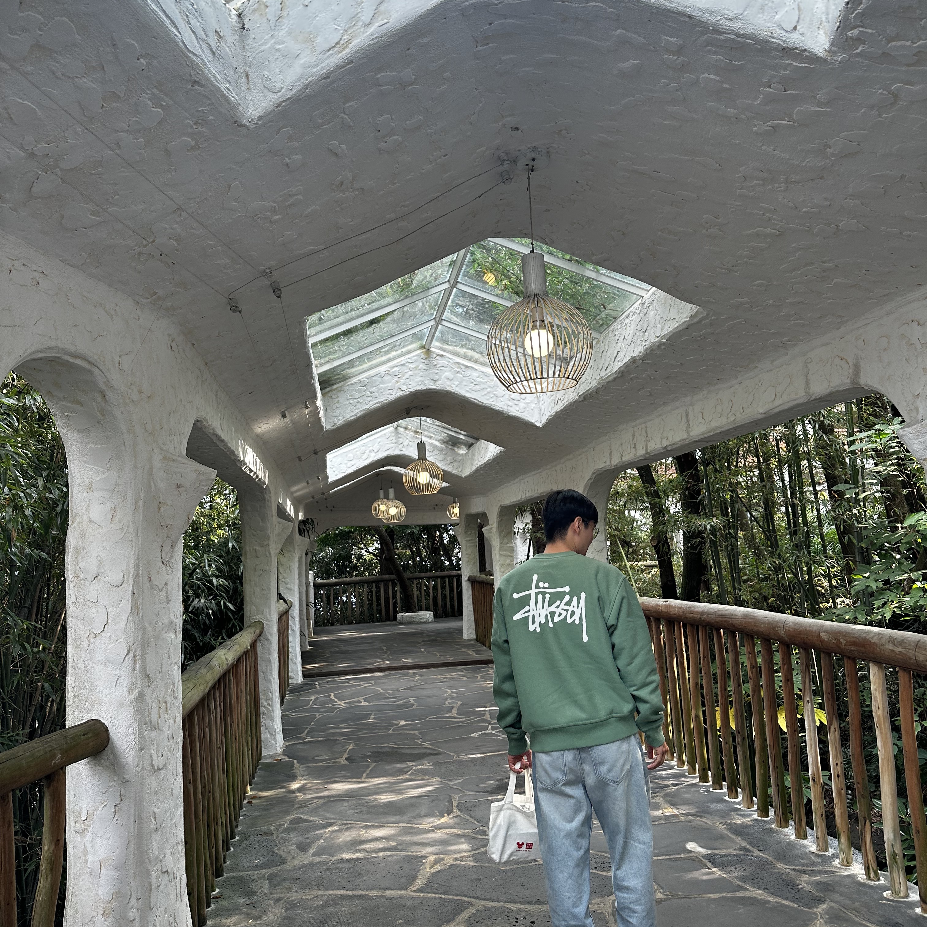 Stussy Basic Stussy Pigment Dyed Crew Forest 착용 스타일