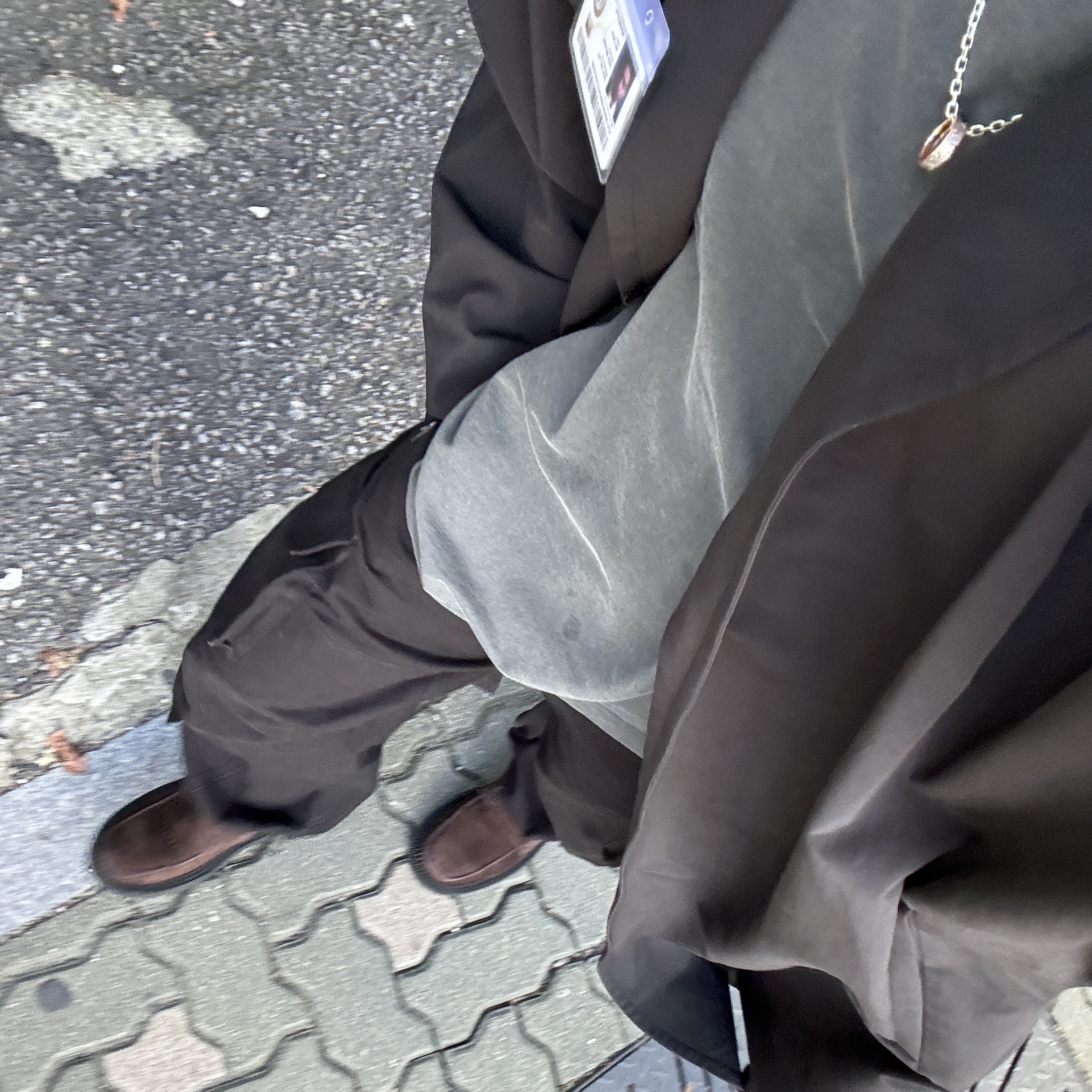 STU Hook Dolman Coat Black with Name Tag, STU Suede Peny Loafers Brown 착용 스타일 - 3