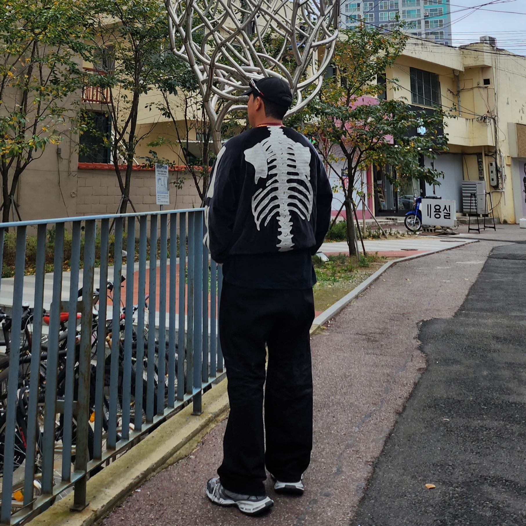 Project G/R Backward Denim Pants Black, Balenciaga 3XL Sneakers Grey White Red 착용 스타일 - 2