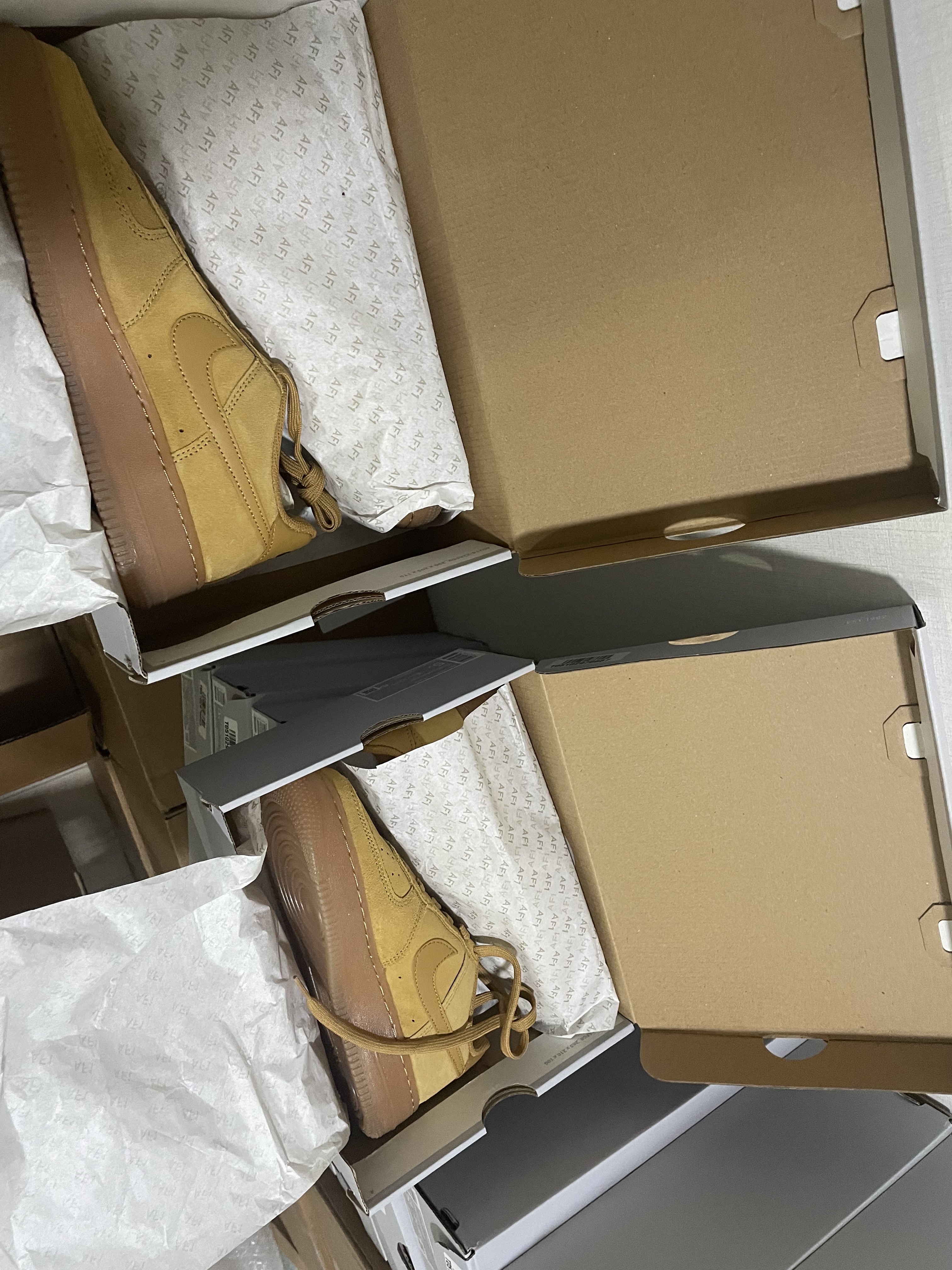 (GS) Nike Air Force 1 LV8 3 Wheat 착용 스타일 - 2