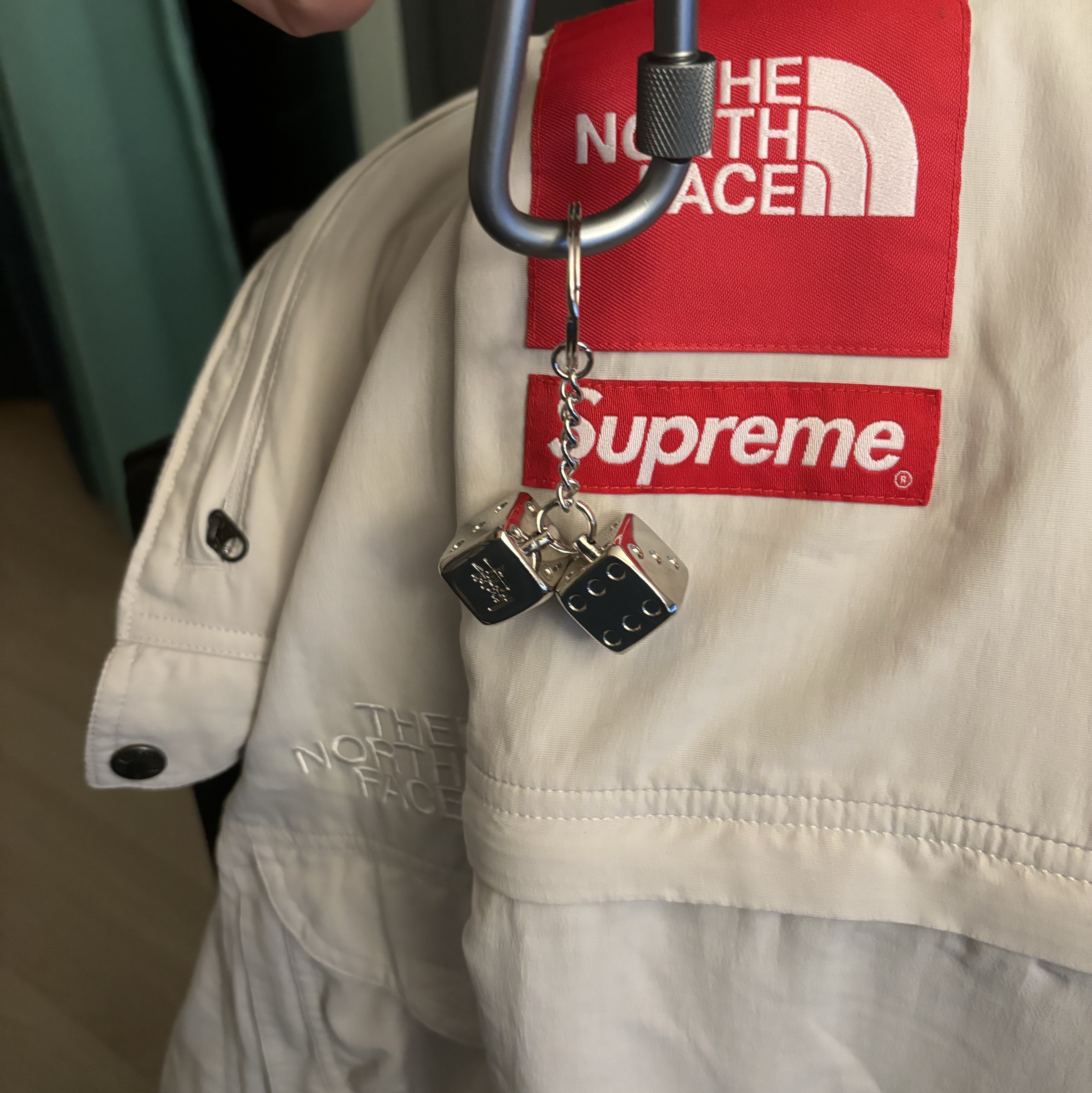 Supreme x The North Face Trekking Convertible Jacket Stone - 22SS, Stussy Metal Dice Keychain Silver 착용 스타일