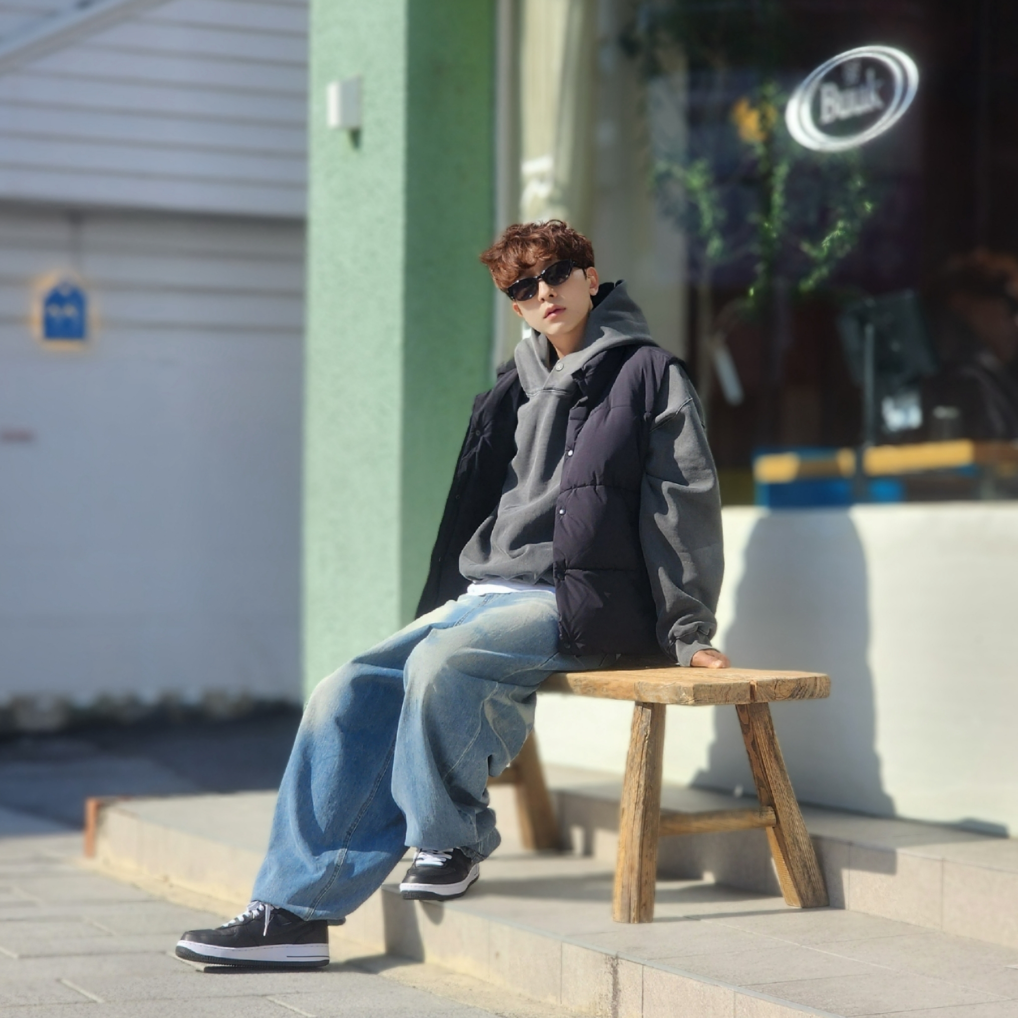 Nike x Stussy Air Force 1 '07 Mid SP Black, Punch Drunk Parties Circle Logo Garment Dyed Hoodie Charcoal 착용 스타일 - 2