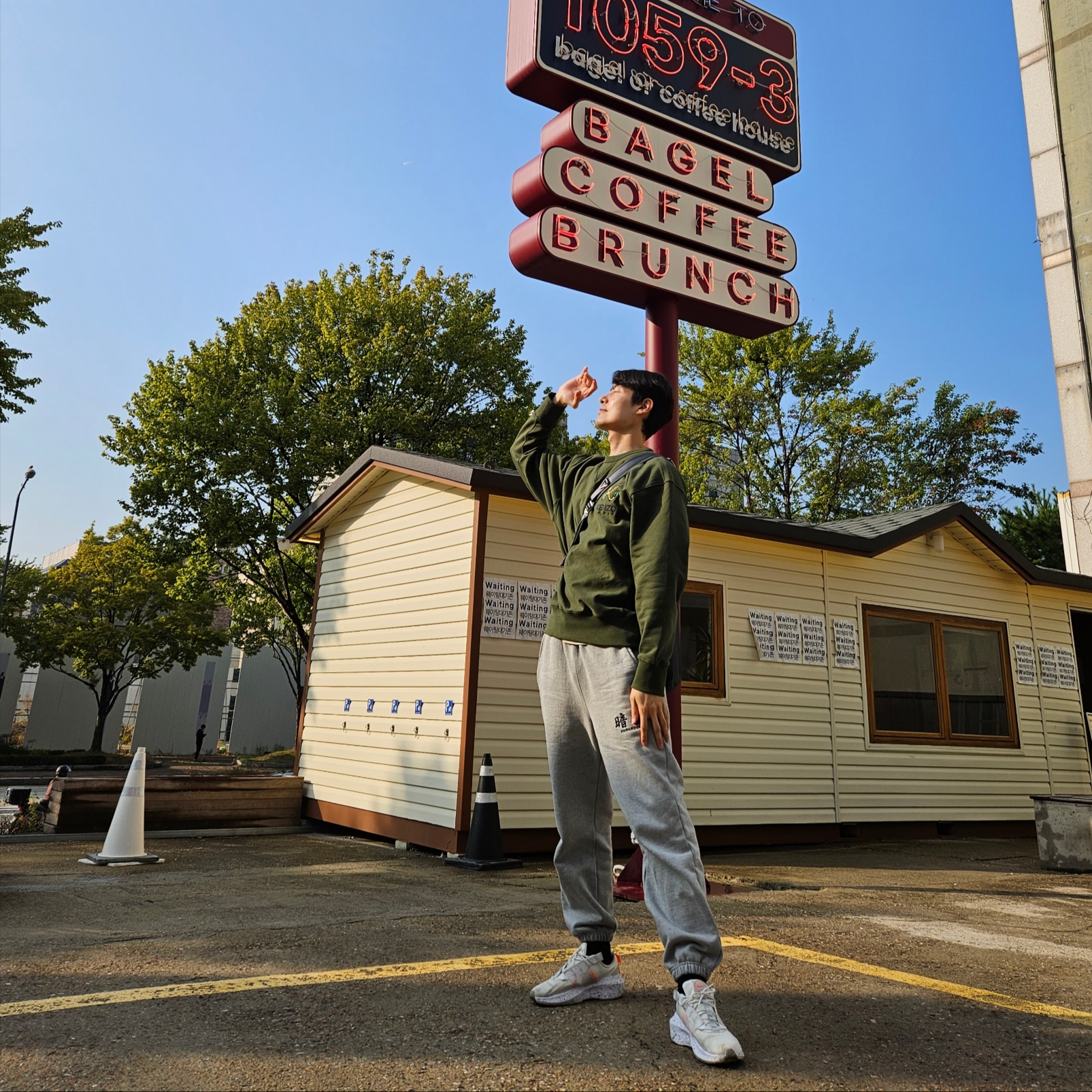 Darkr8m Studio Basic Logo Heavyweight Sweatpants Gray 착용 스타일
