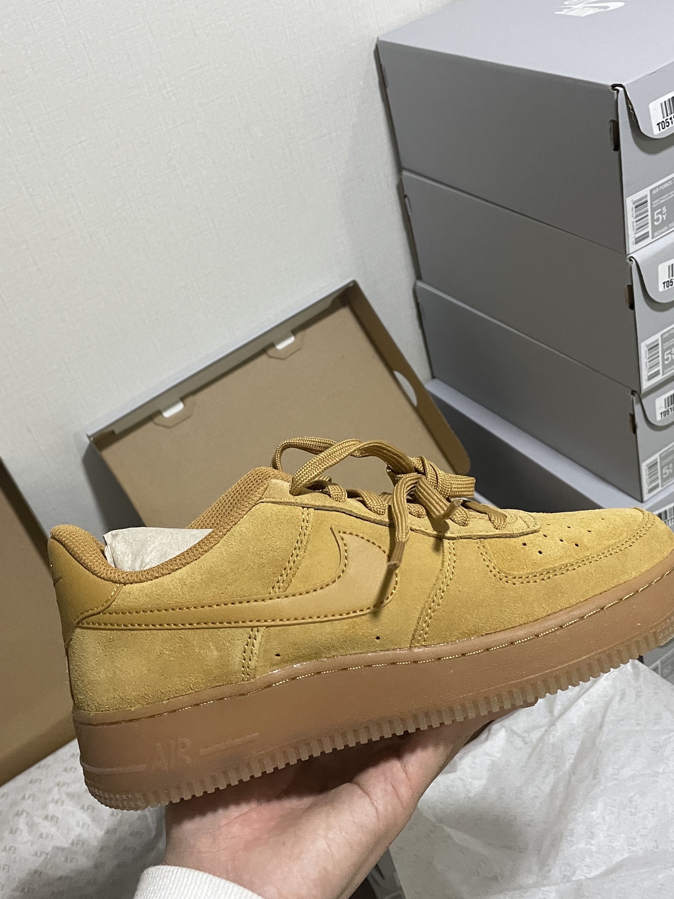 (GS) Nike Air Force 1 LV8 3 Wheat 착용 스타일 - 1