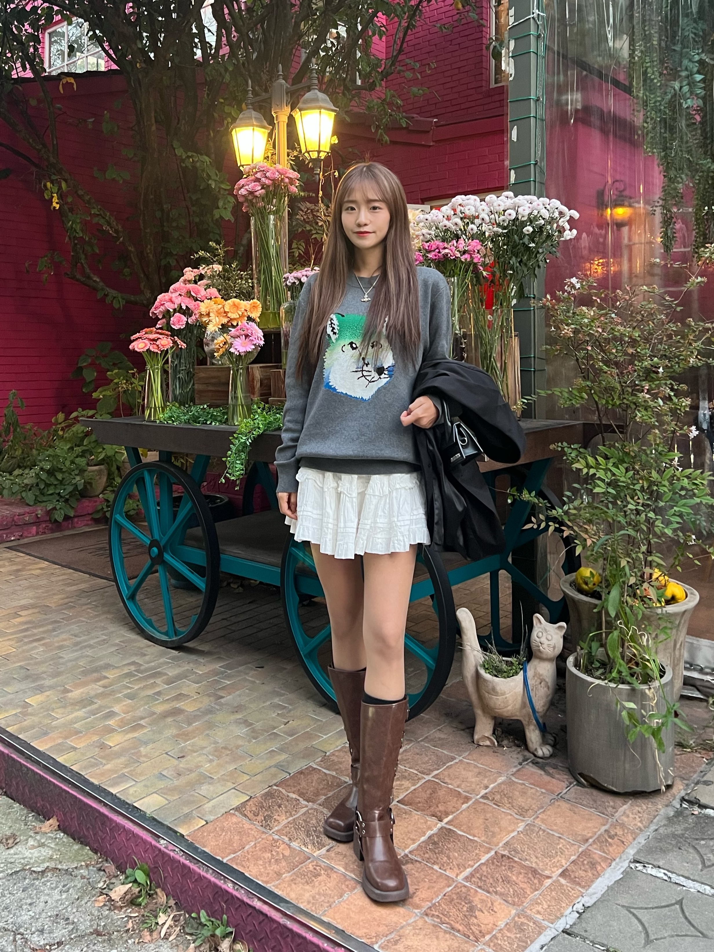 Jacquemus Le Chiquito Homme Mini Handbag Black, Maison Kitsune Vibrant Fox Head Instarsia Comfort Pullover Dark Grey Melange 착용 스타일 - 2